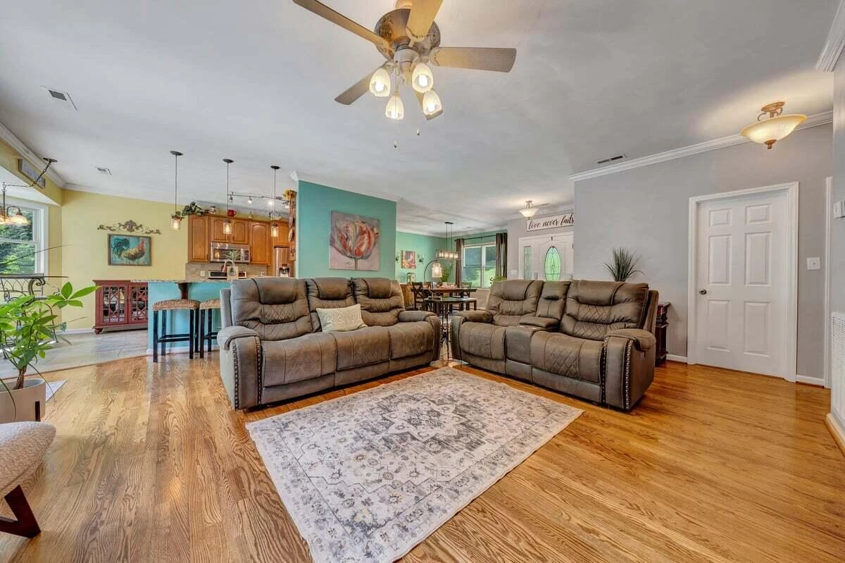 114 Barrington CT - Photo 10
