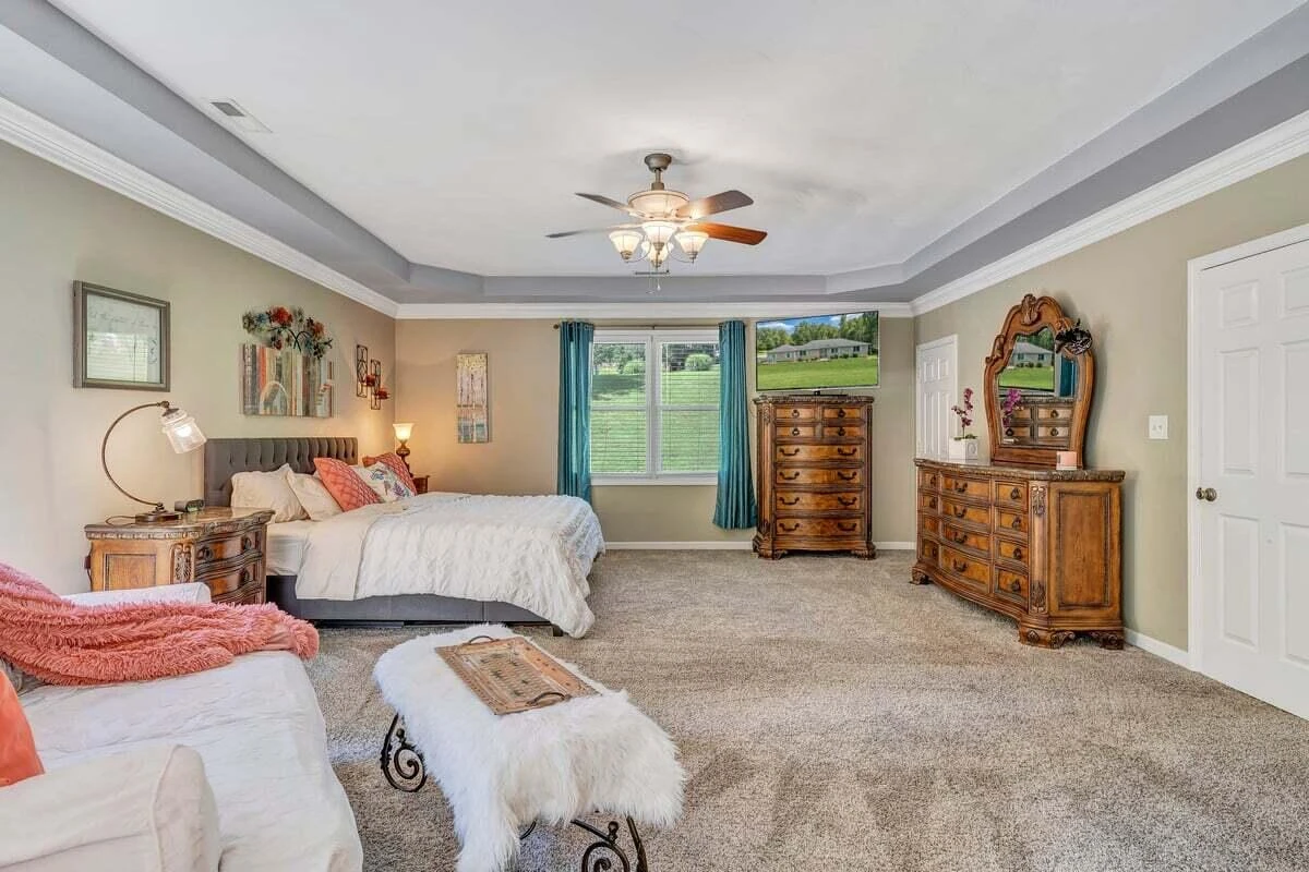 114 Barrington CT - Photo 17