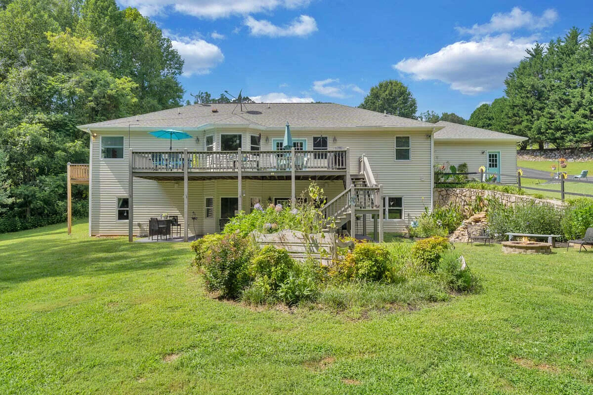 114 Barrington CT - Photo 3