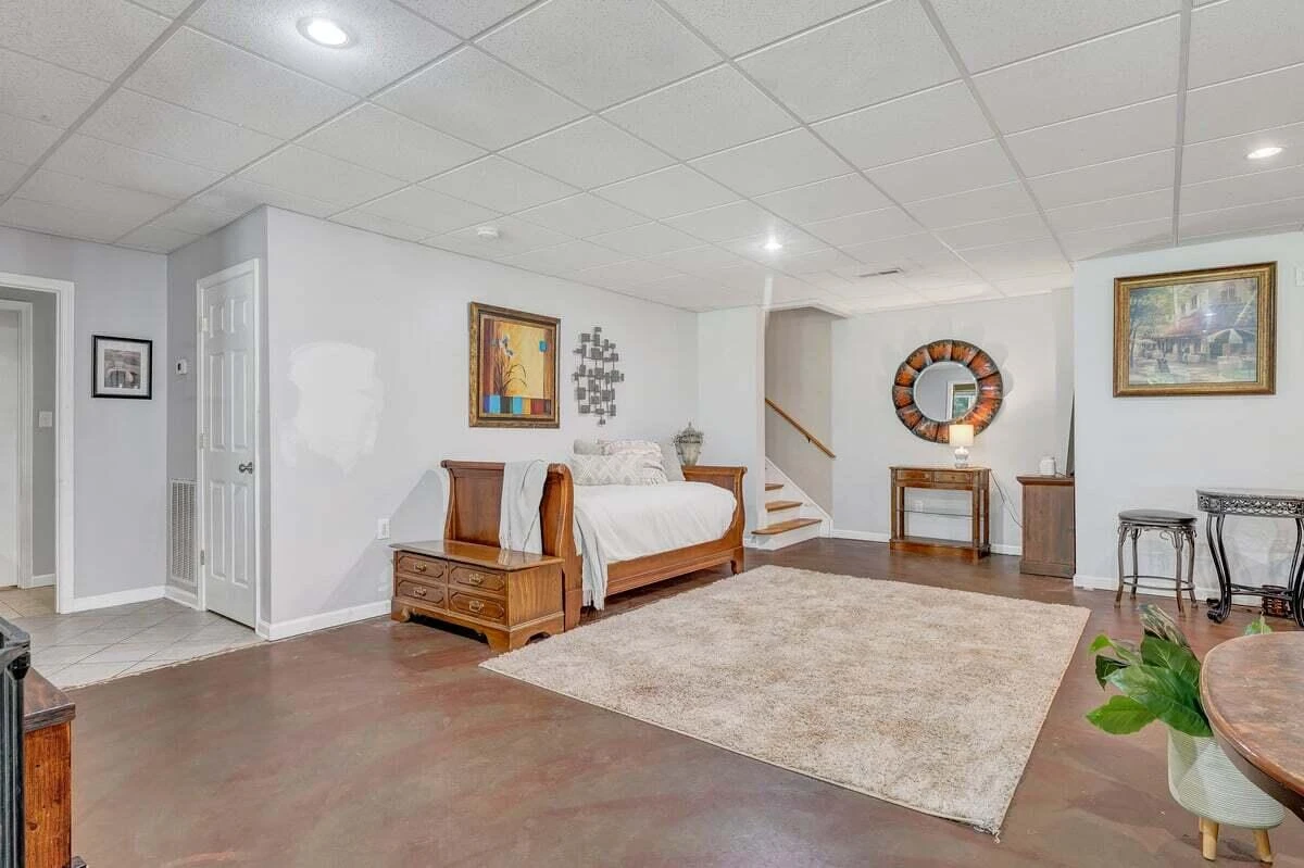 114 Barrington CT - Photo 30