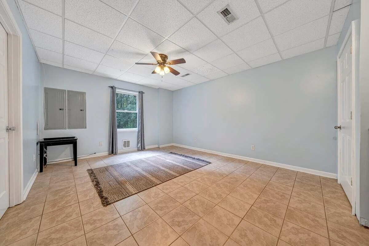 114 Barrington CT - Photo 32