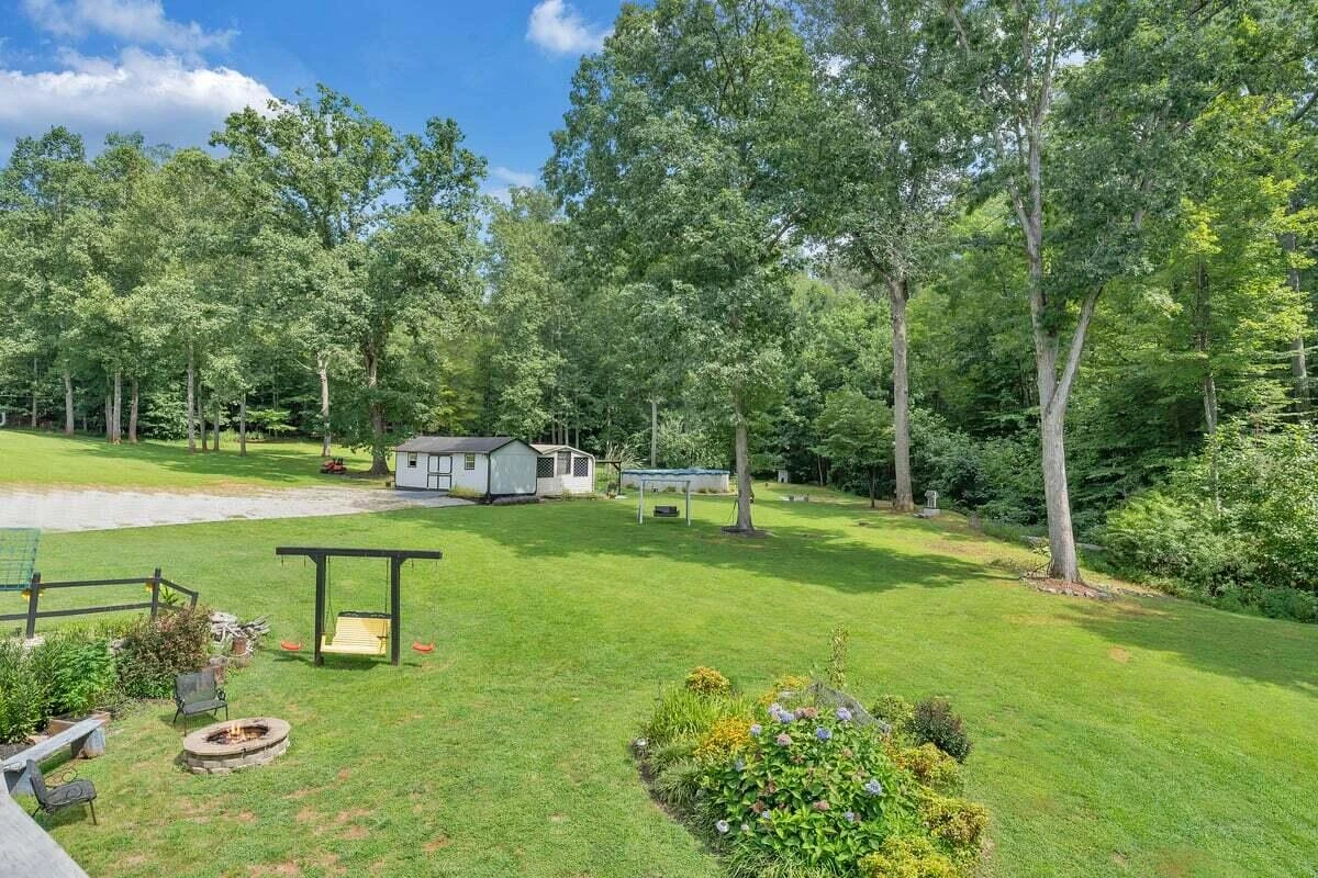 114 Barrington CT - Photo 5