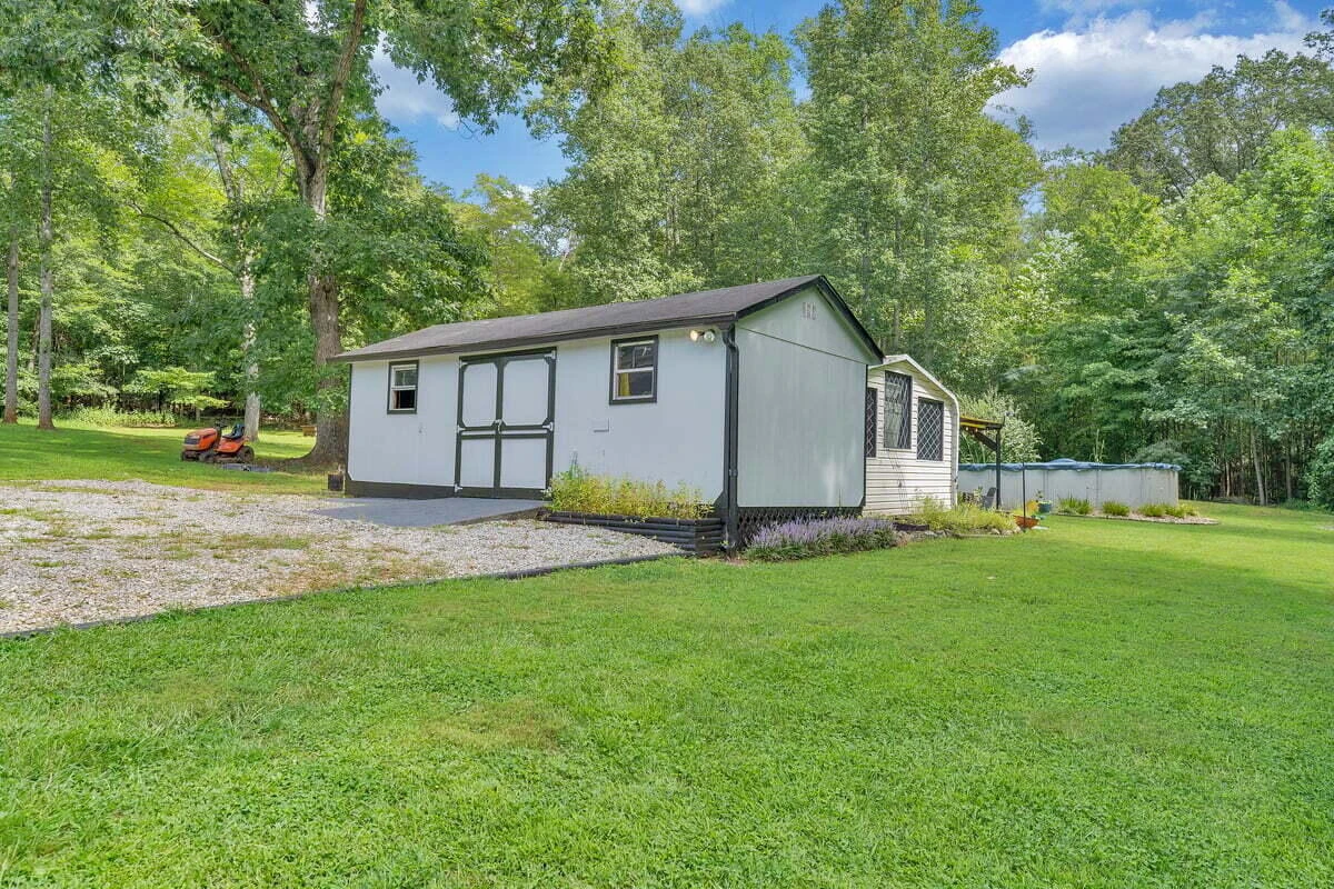 114 Barrington CT - Photo 6