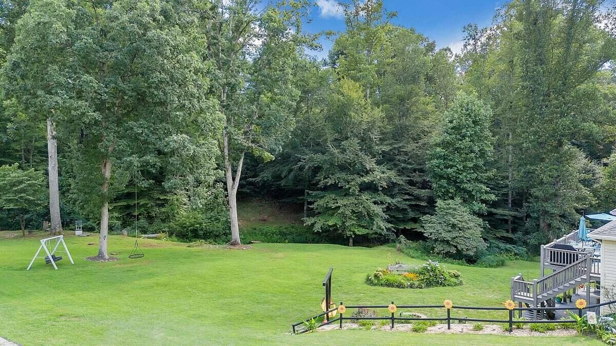 114 Barrington CT - Photo 7