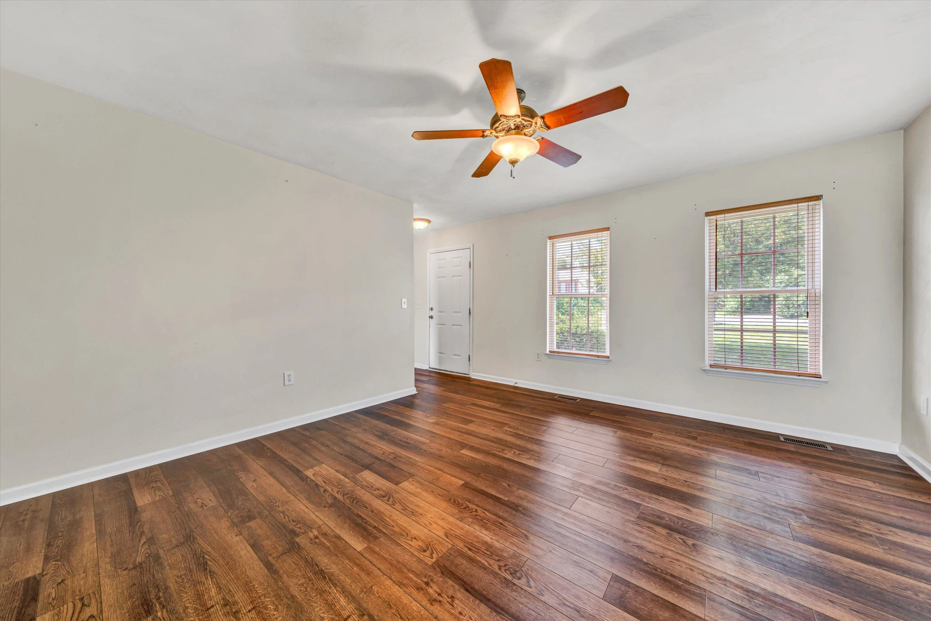 7027 Linn DR - Photo 9