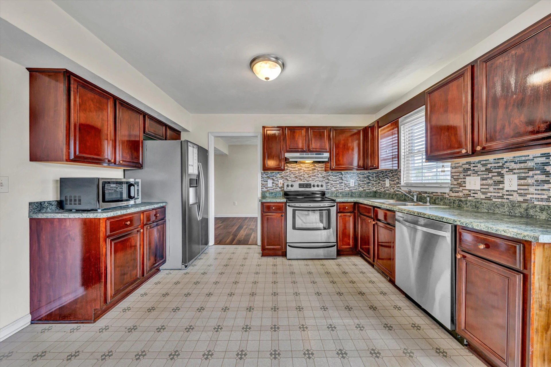 7027 Linn DR - Photo 11