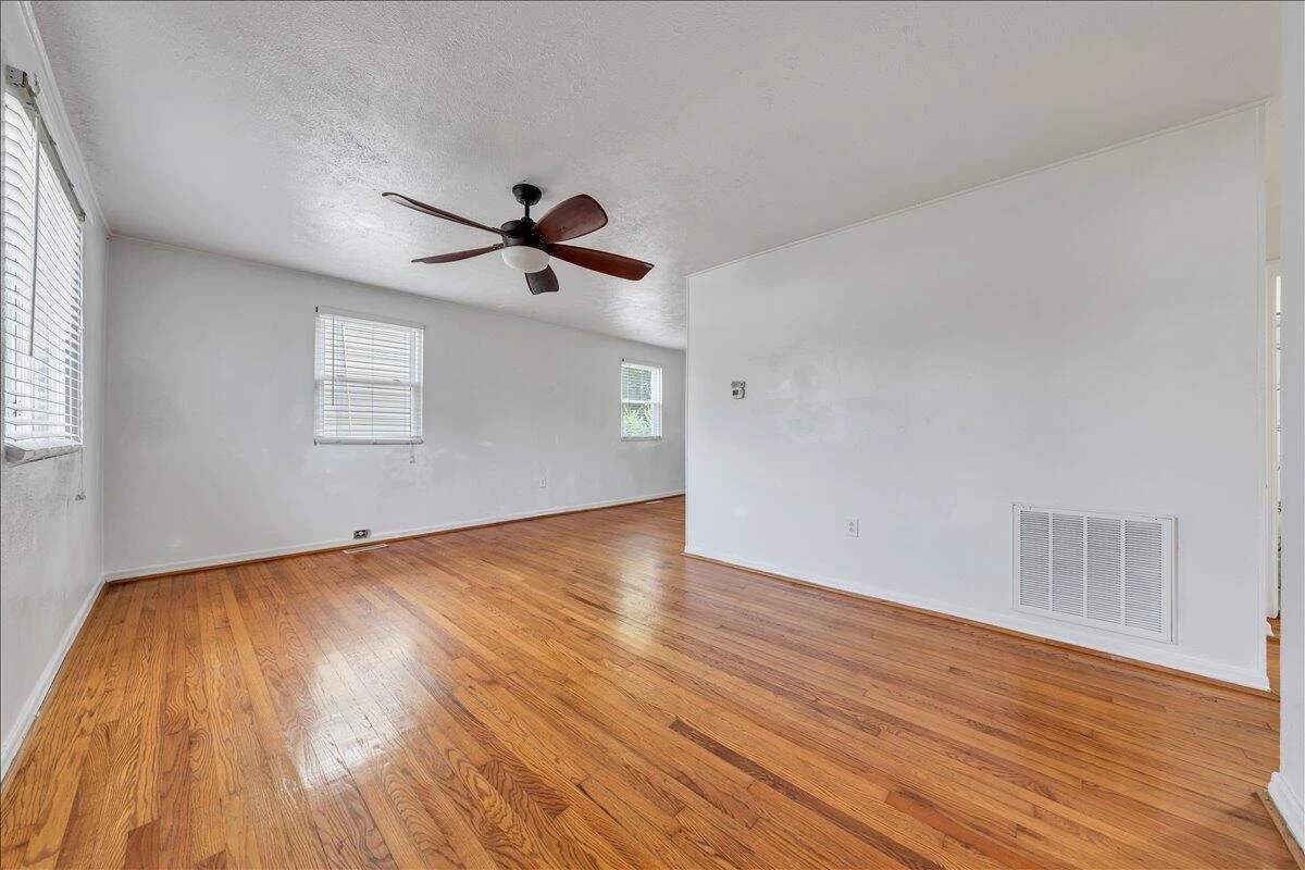 539 Crowmoor ST NW - Photo 4