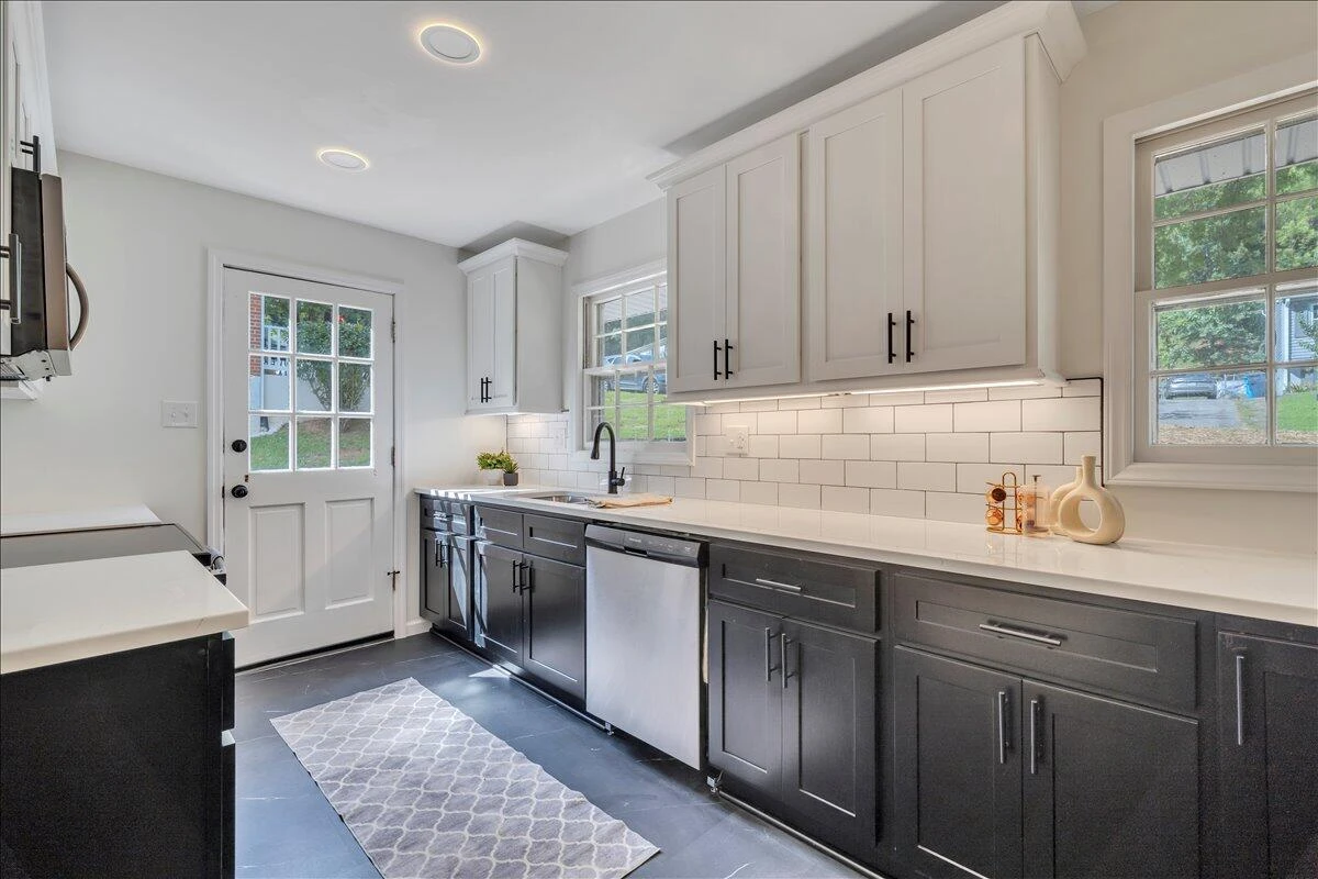 719 Estates RD SE - Photo 13