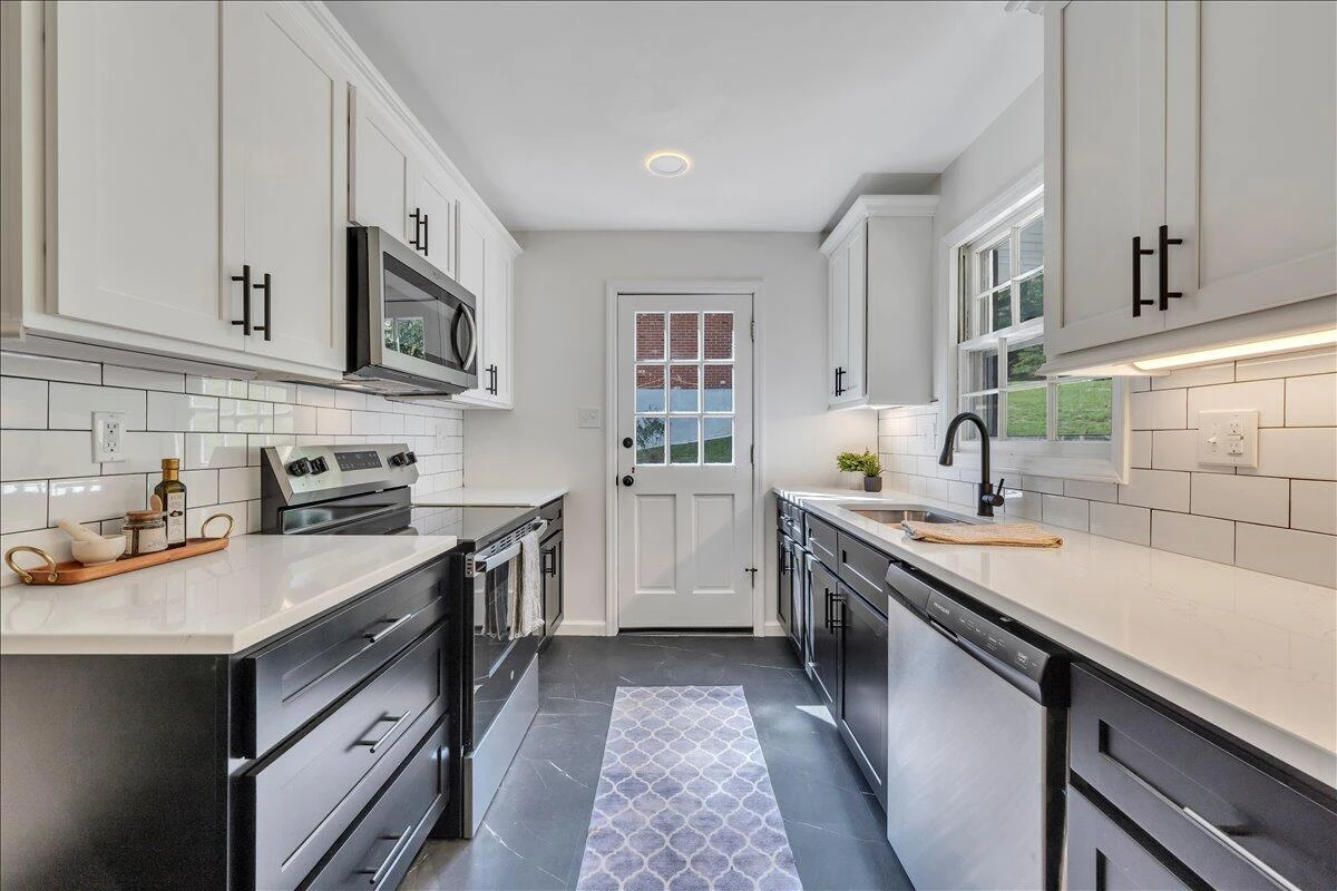719 Estates RD SE - Photo 14
