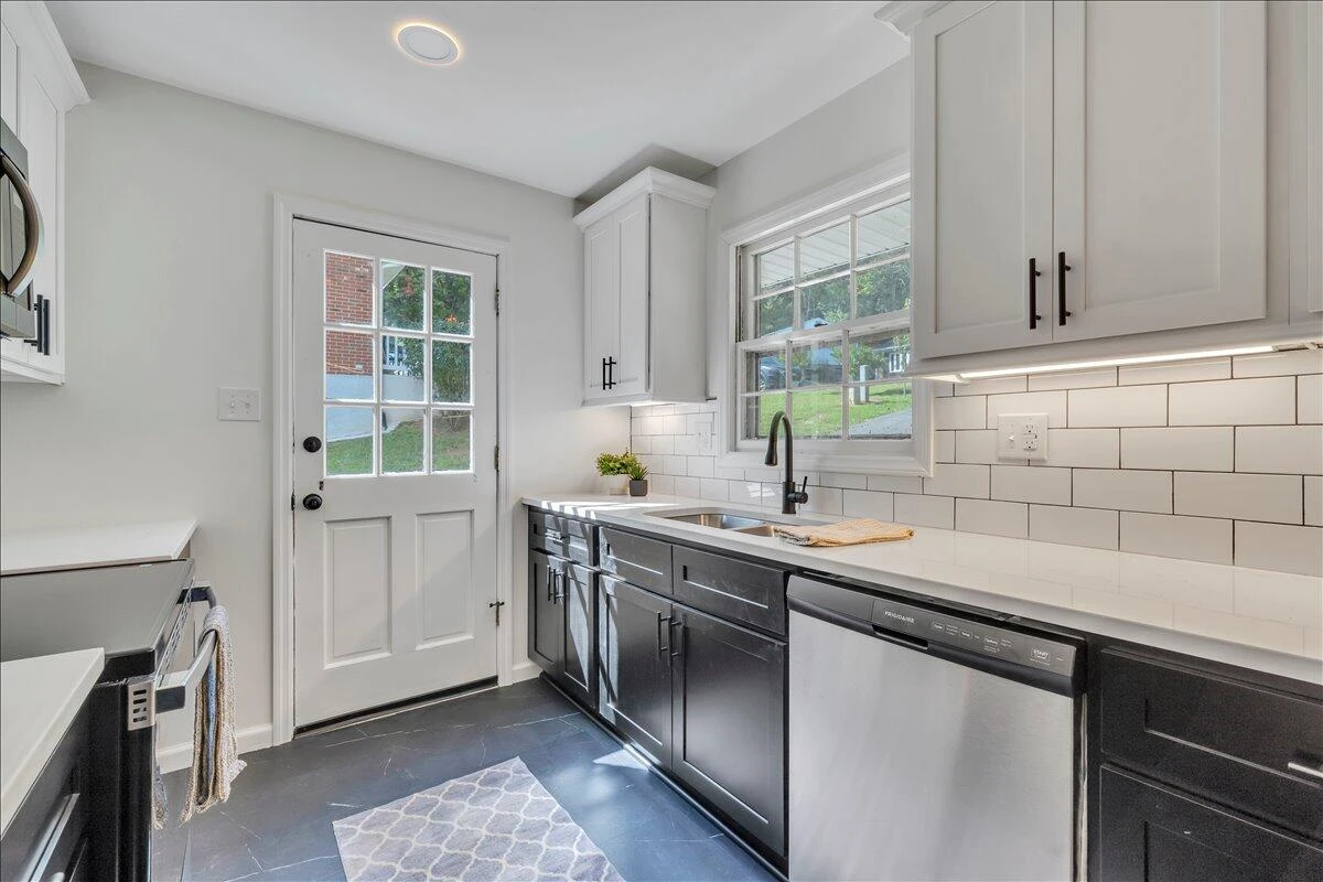 719 Estates RD SE - Photo 15