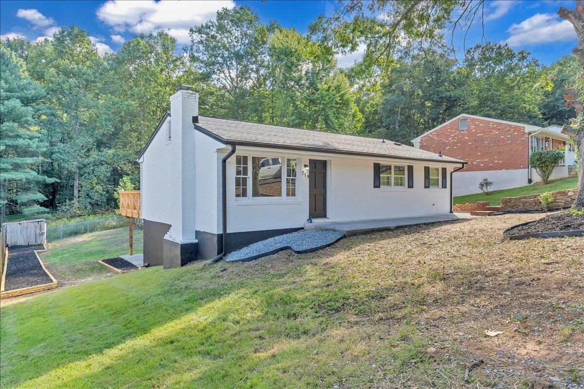 719 Estates RD SE - Photo 3