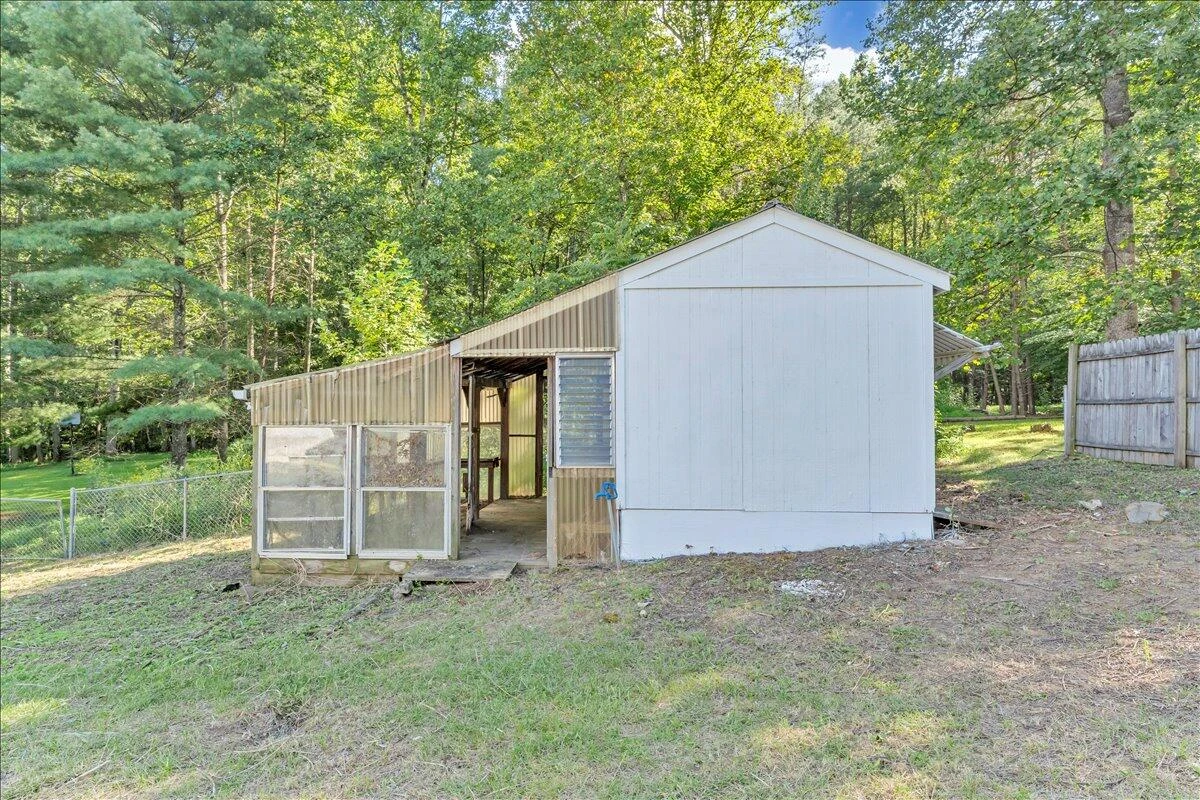 719 Estates RD SE - Photo 42