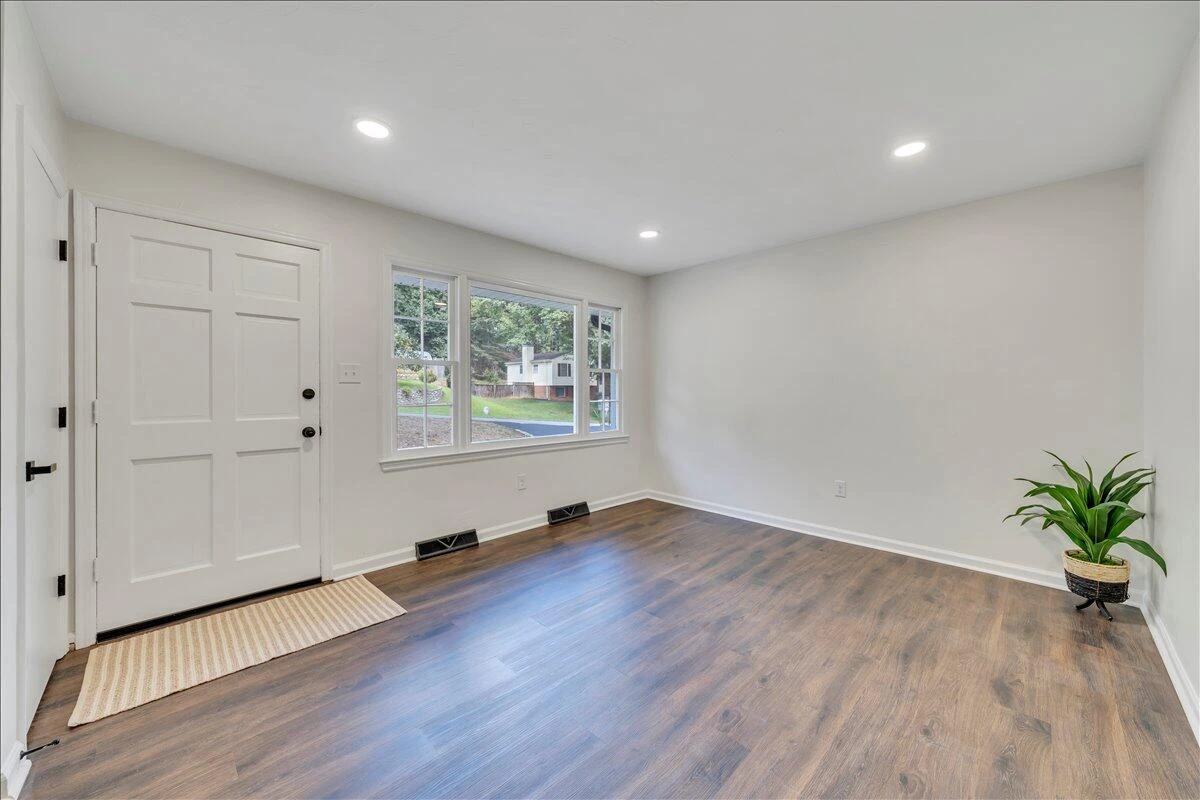 719 Estates RD SE - Photo 6