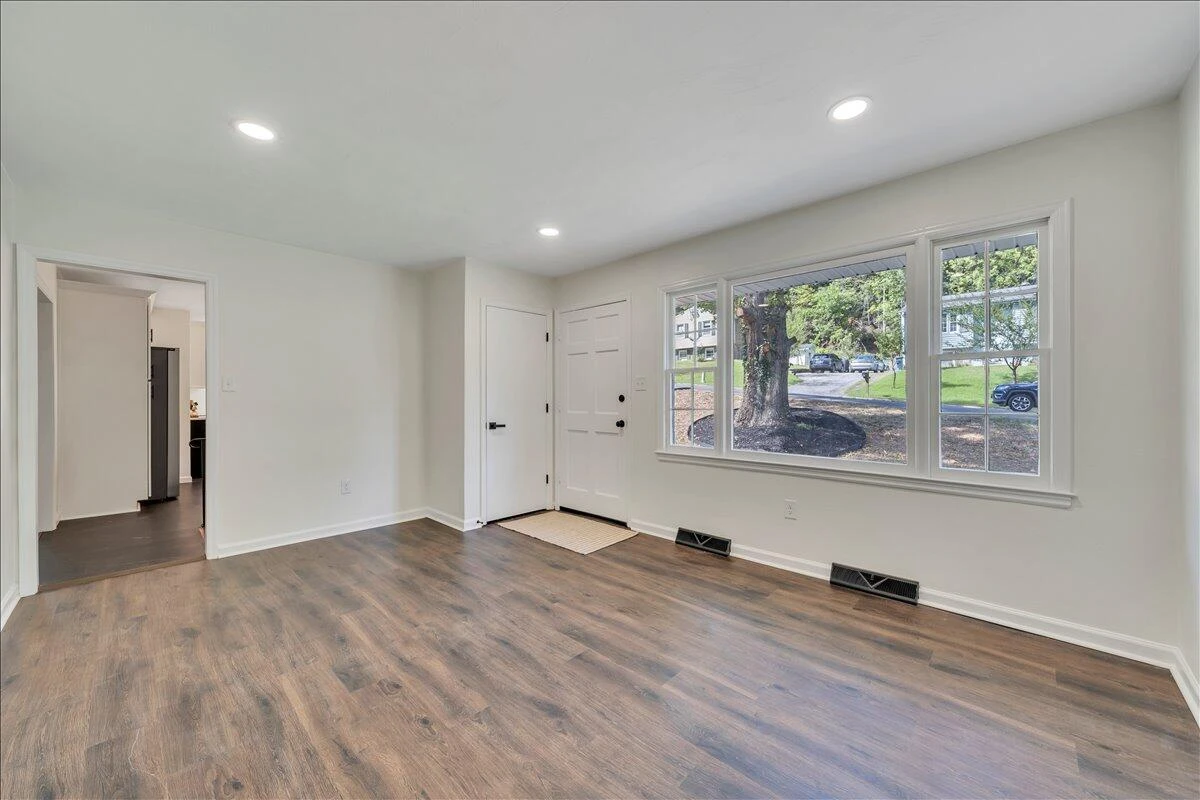 719 Estates RD SE - Photo 7