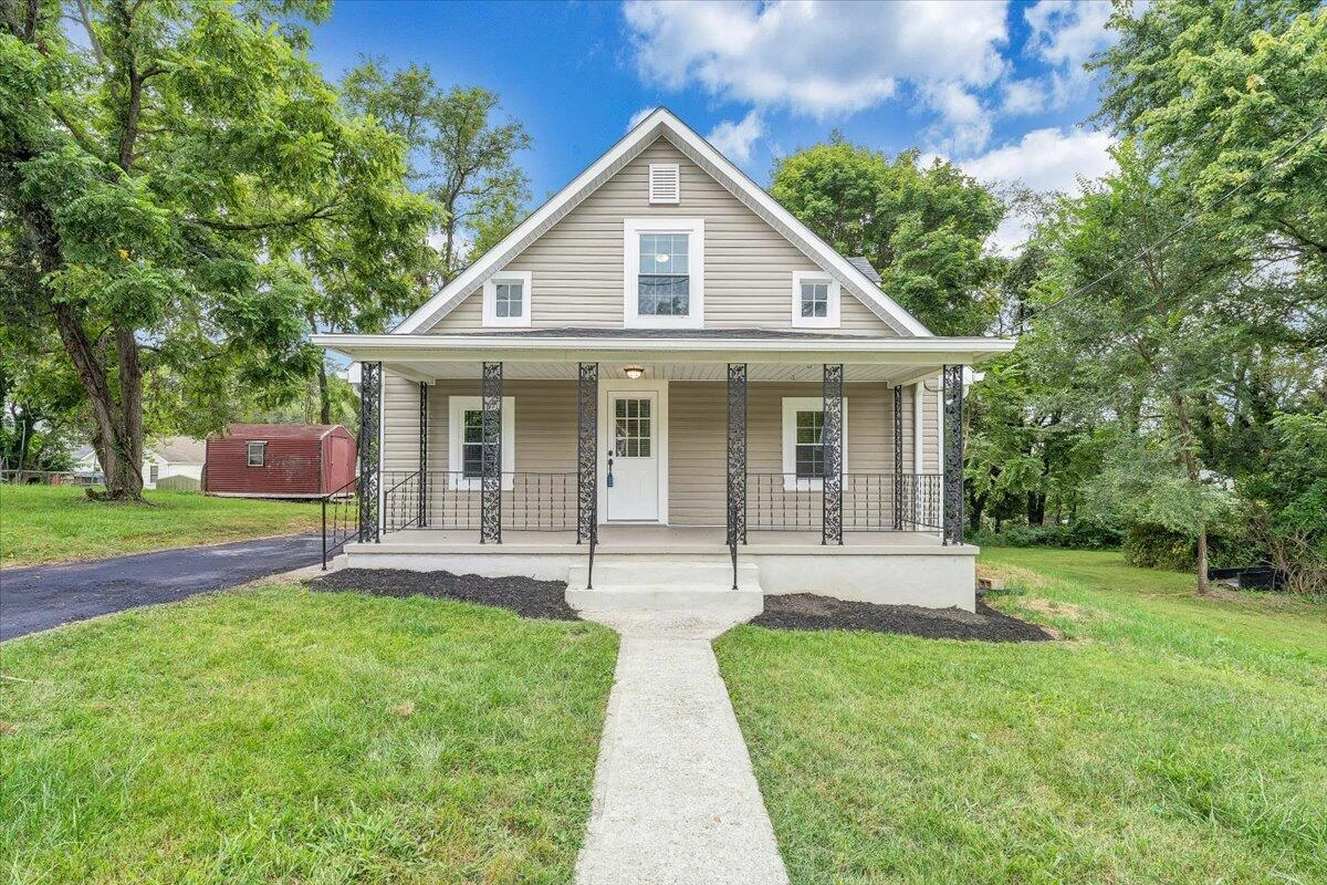 1742 20th ST NE - Photo 2