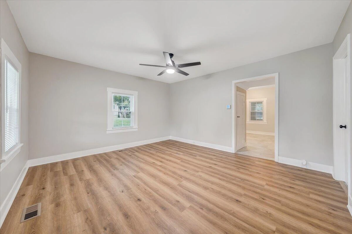1742 20th ST NE - Photo 3