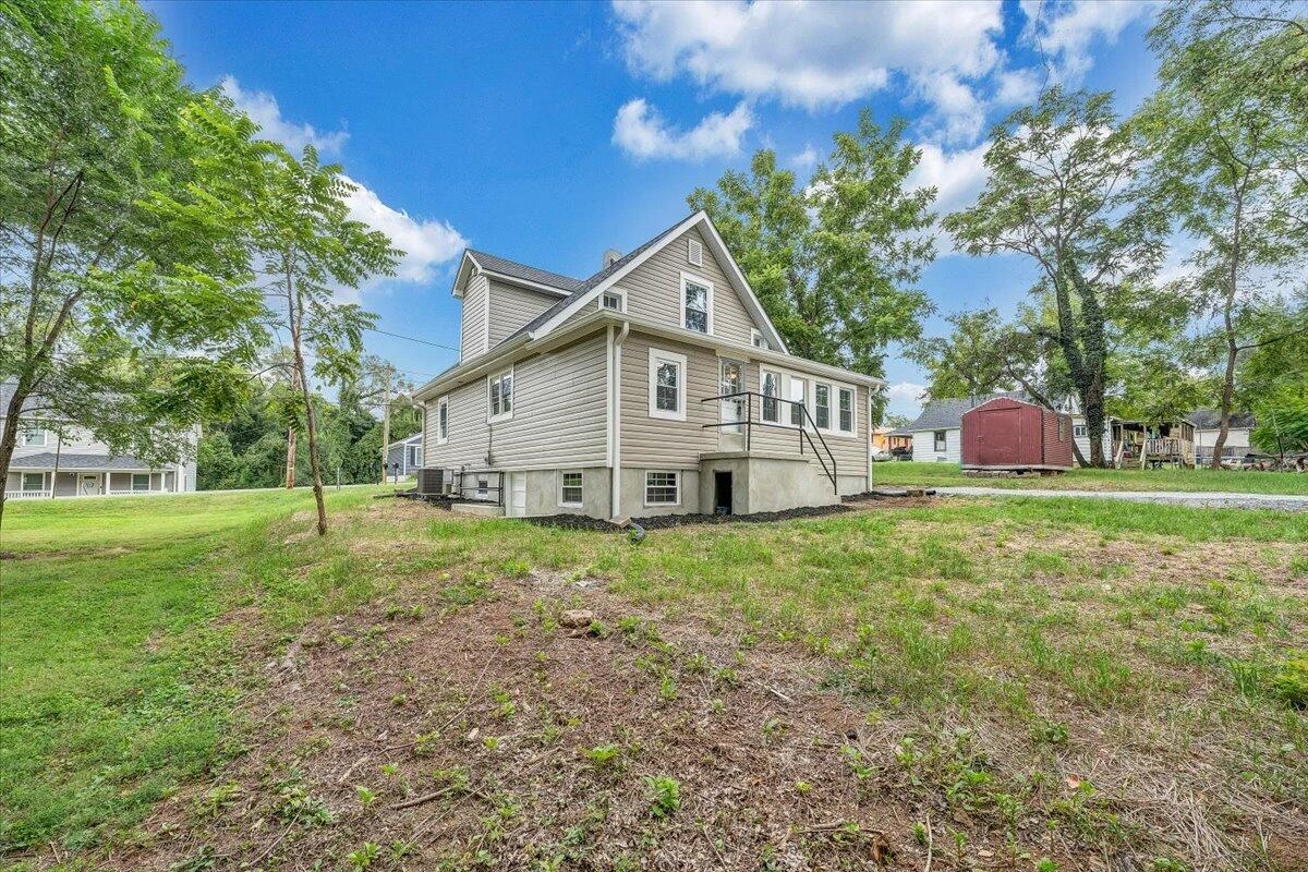 1742 20th ST NE - Photo 33