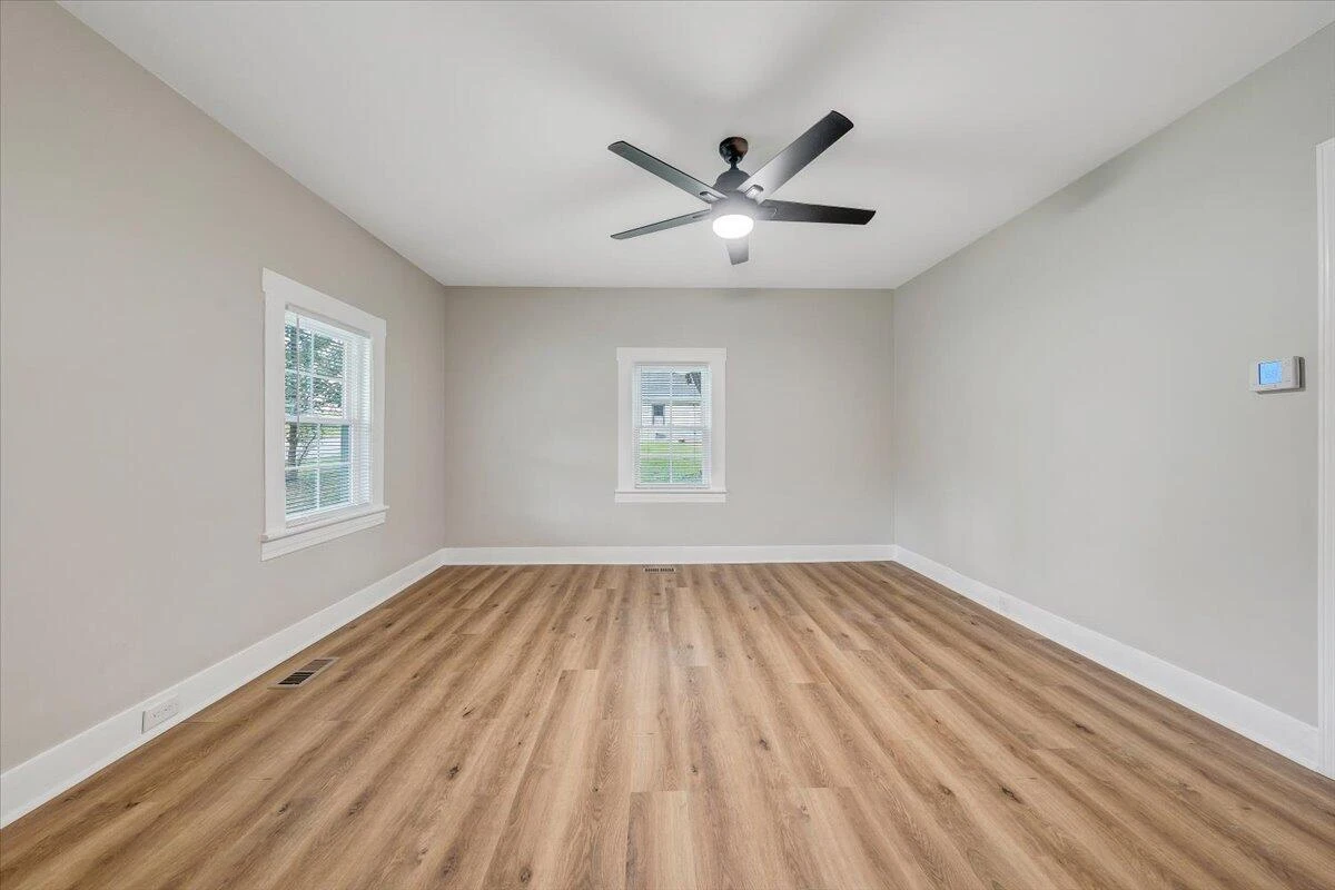 1742 20th ST NE - Photo 4