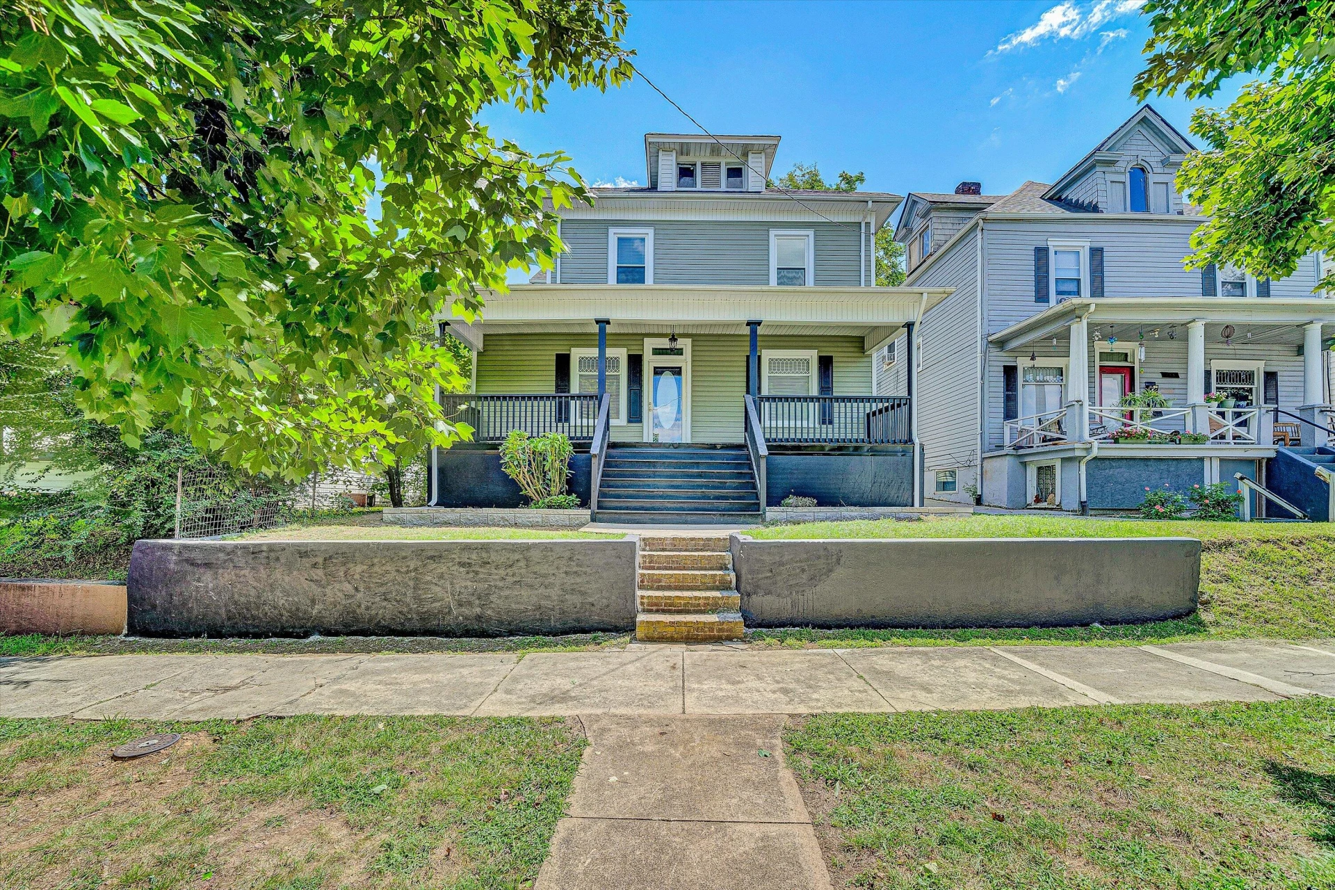 809 Elm AVE SE