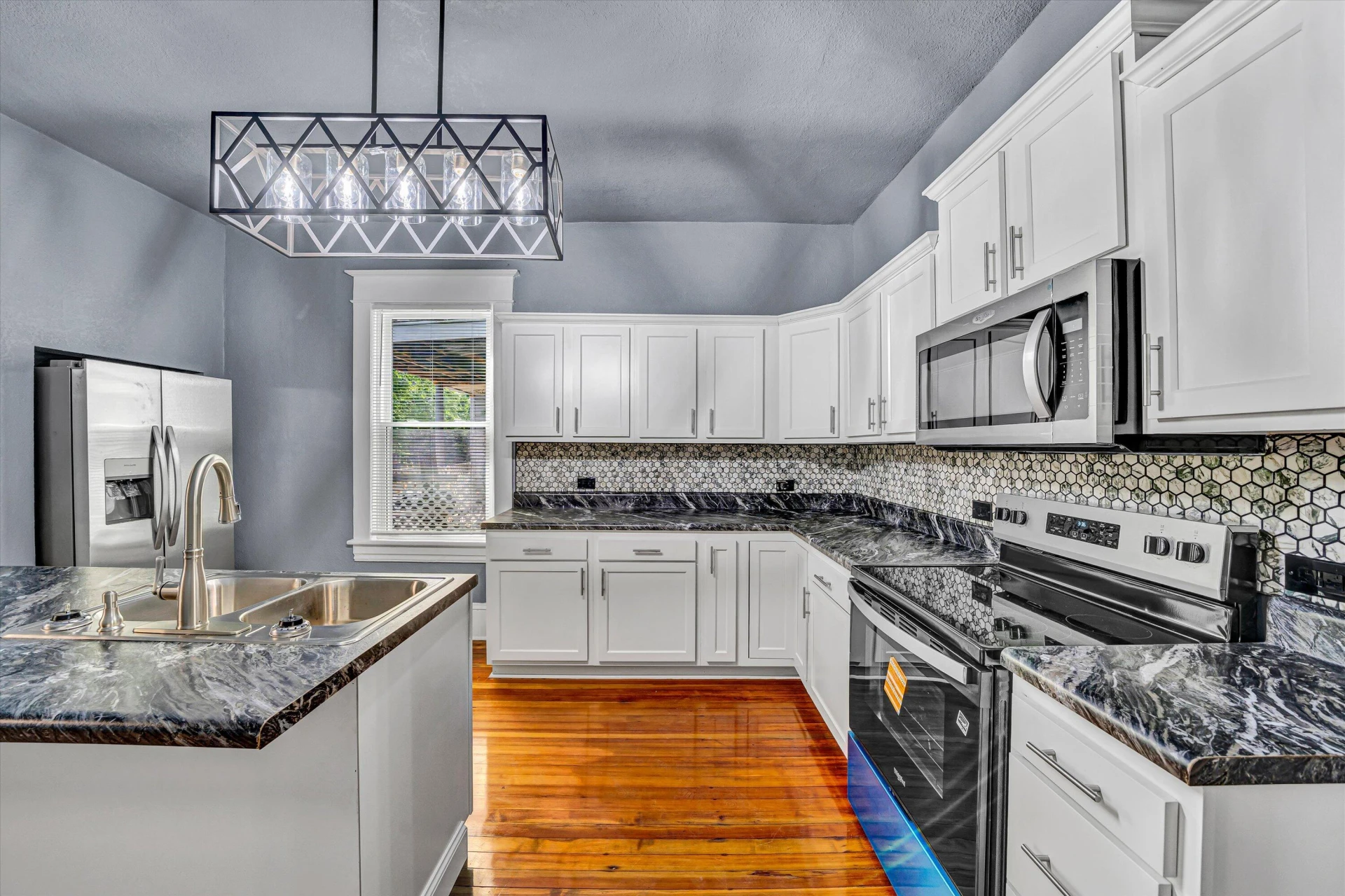 809 Elm AVE SE - Photo 10