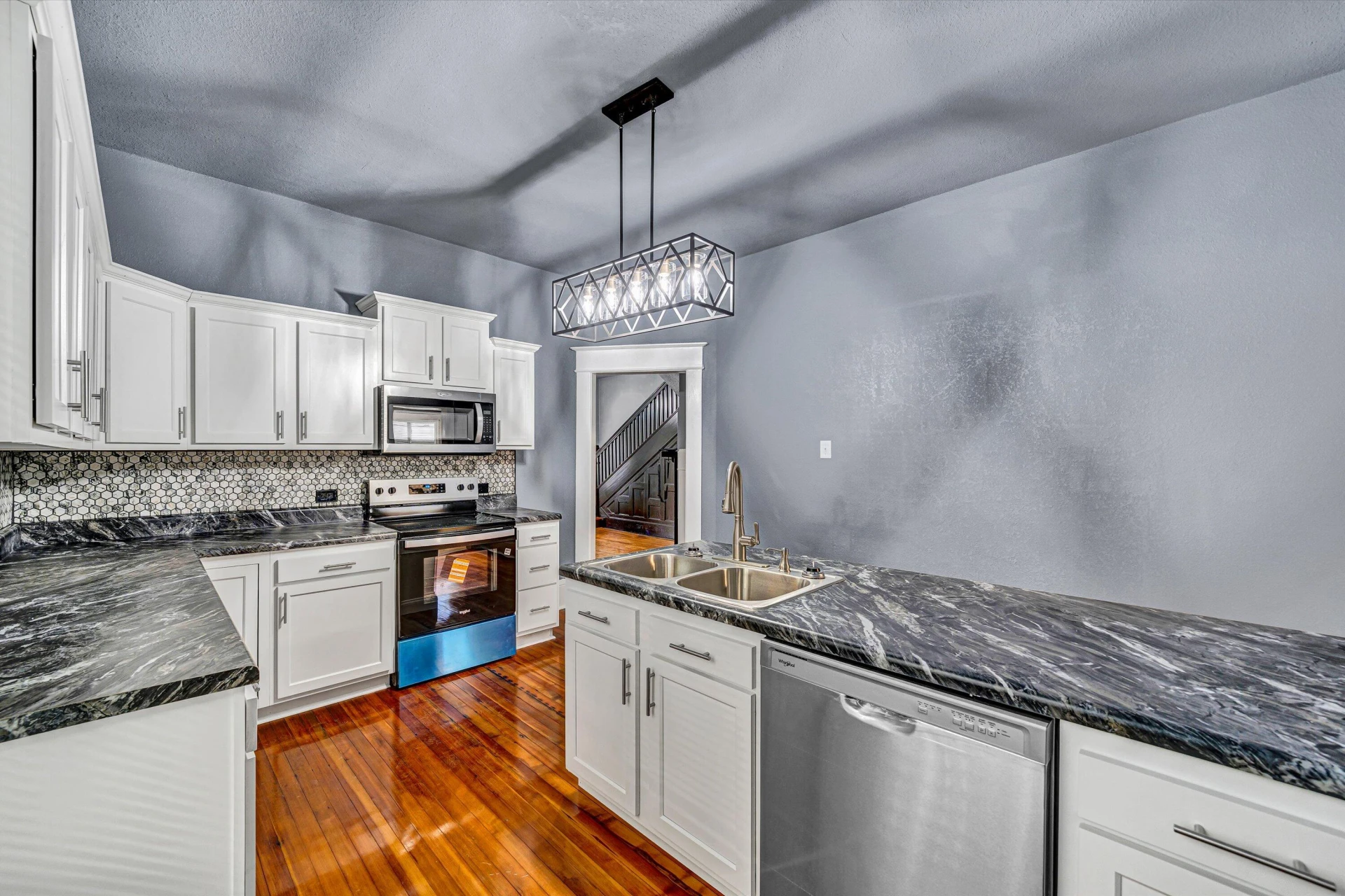 809 Elm AVE SE - Photo 11