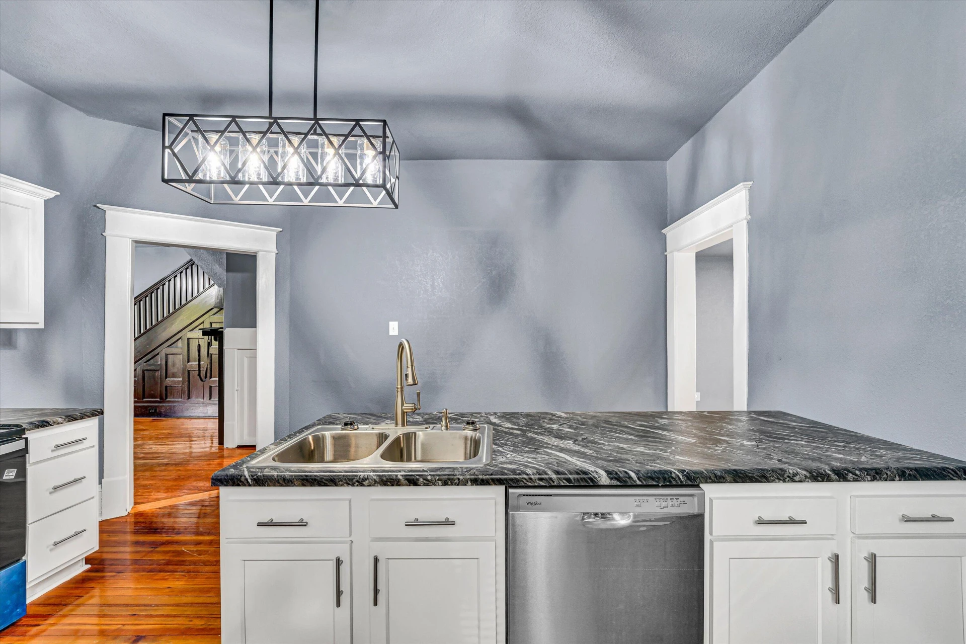 809 Elm AVE SE - Photo 12