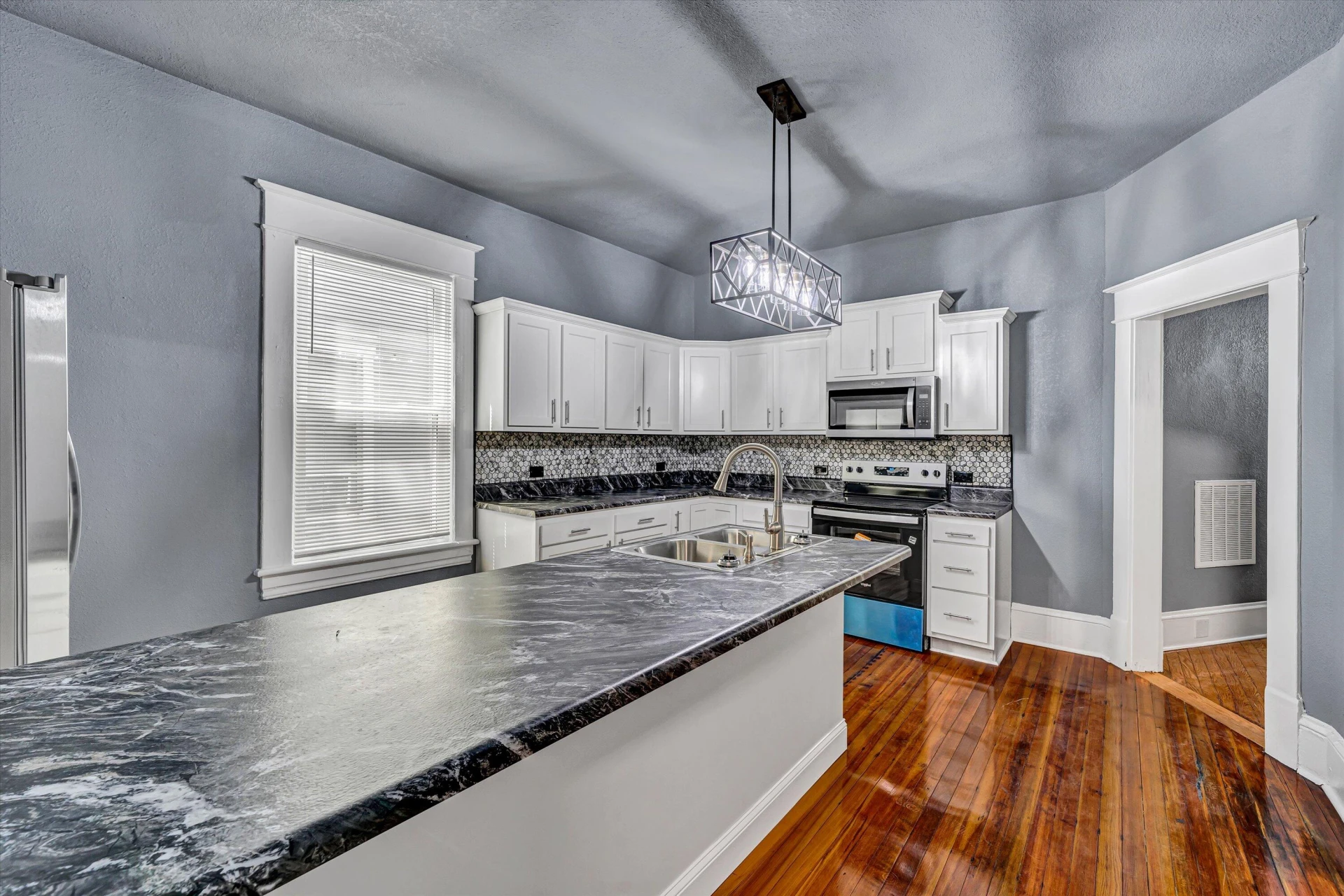 809 Elm AVE SE - Photo 13