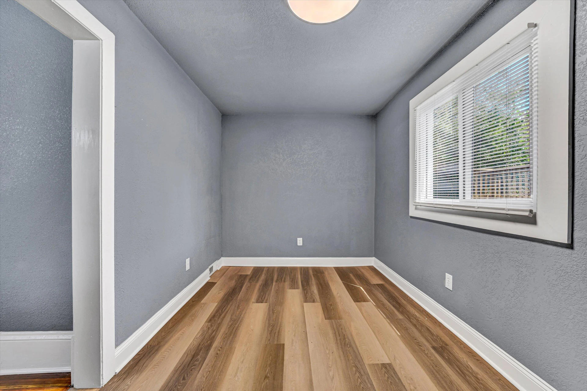 809 Elm AVE SE - Photo 16