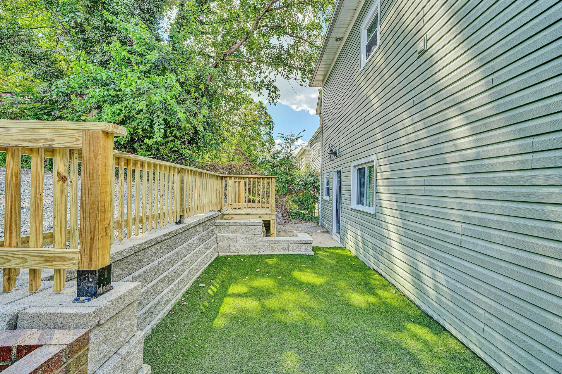 809 Elm AVE SE - Photo 41
