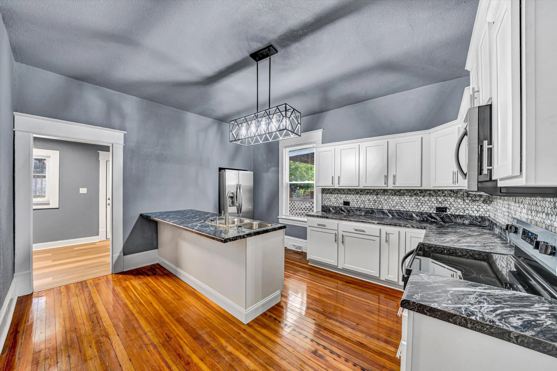 809 Elm AVE SE - Photo 9