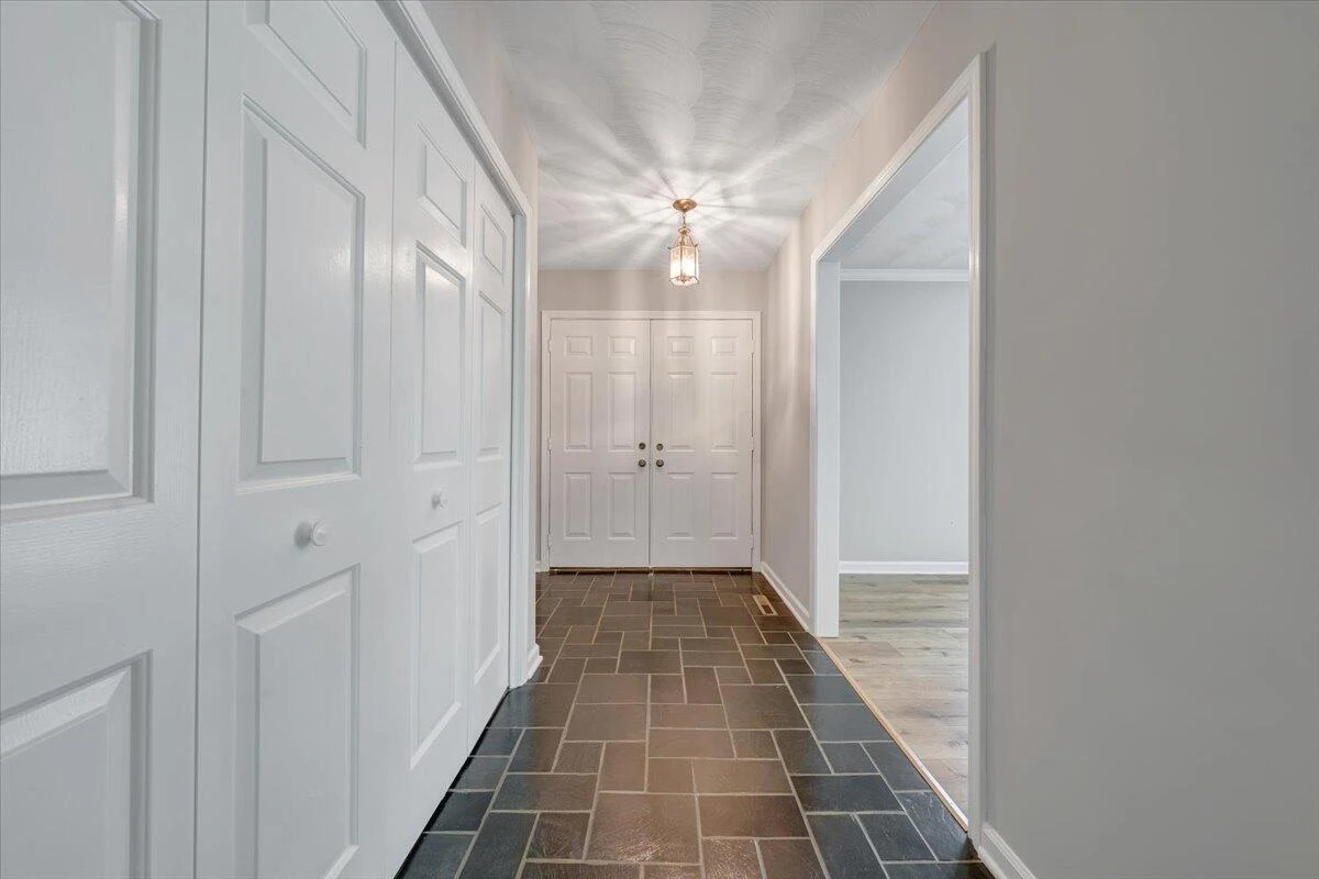 199 Jamestown RD - Photo 2