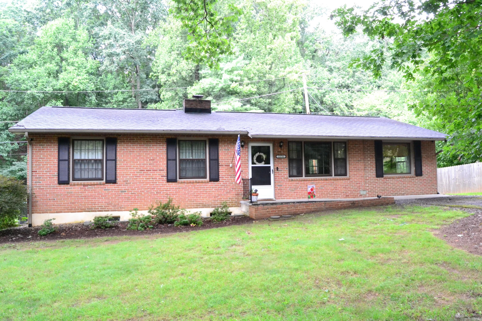 1276 Dennis LN