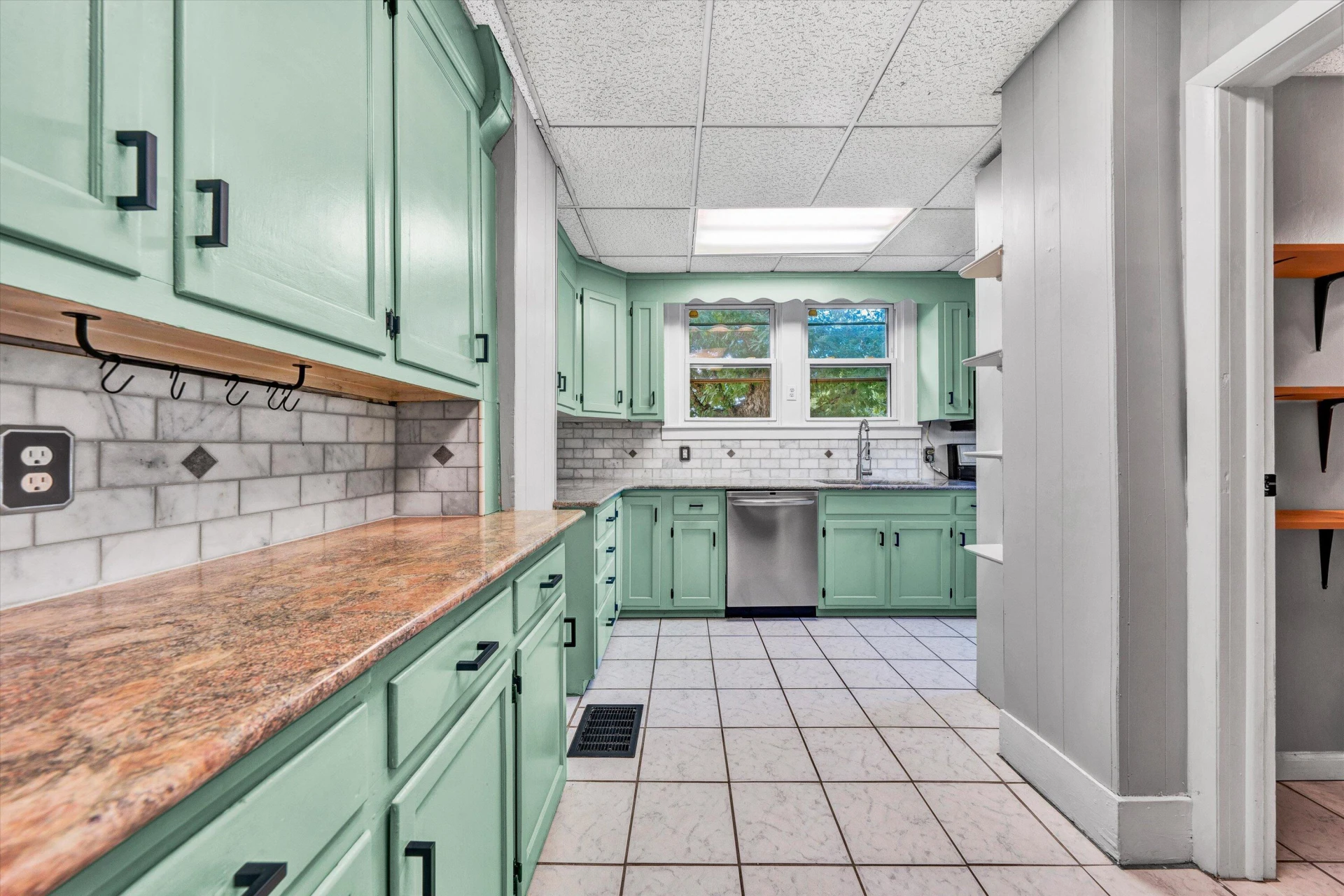1703 Springfield AVE - Photo 16
