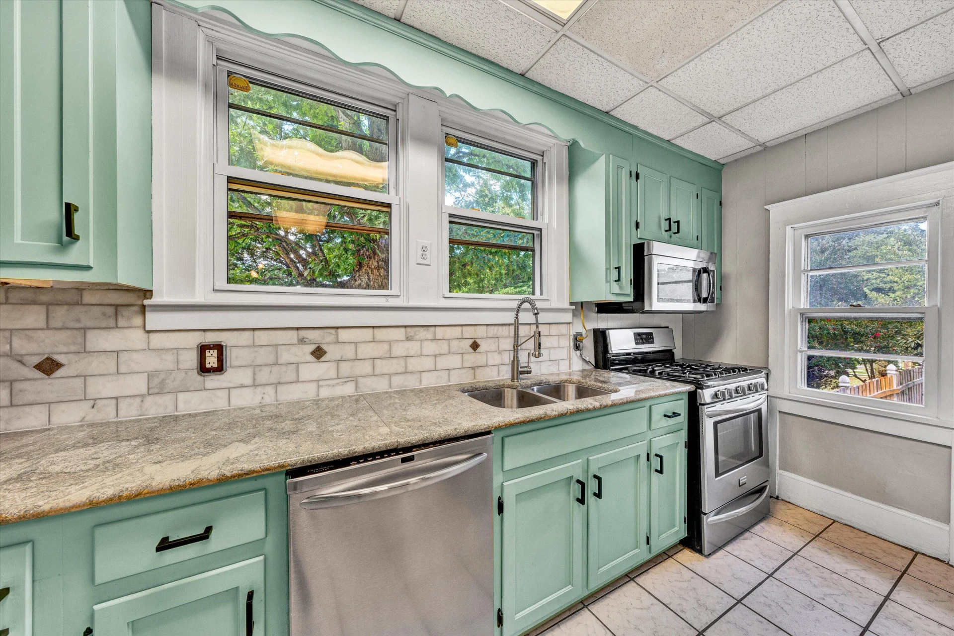 1703 Springfield AVE - Photo 18