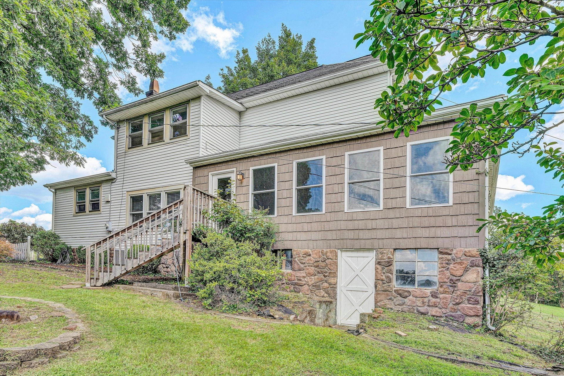 1703 Springfield AVE - Photo 3