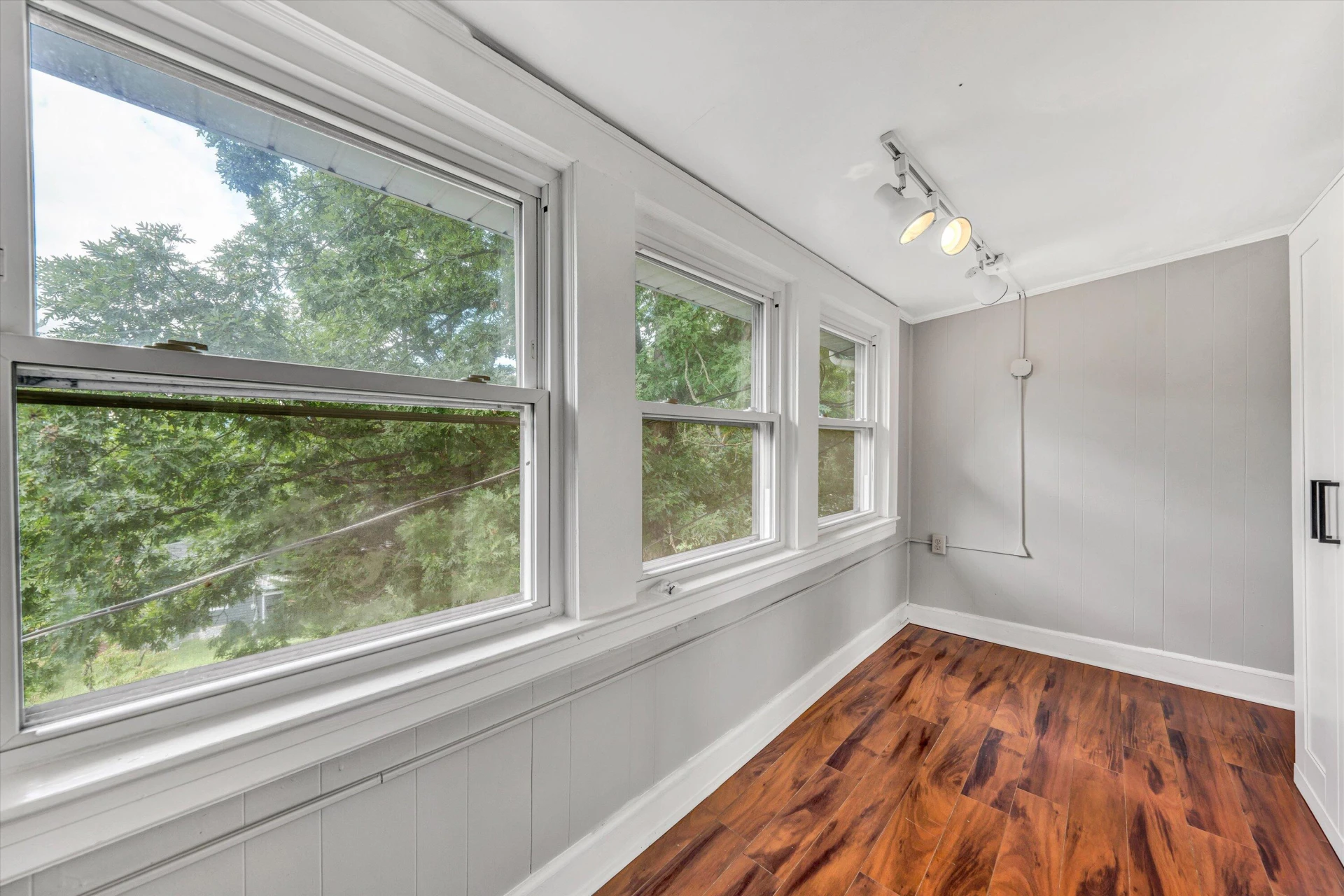 1703 Springfield AVE - Photo 32