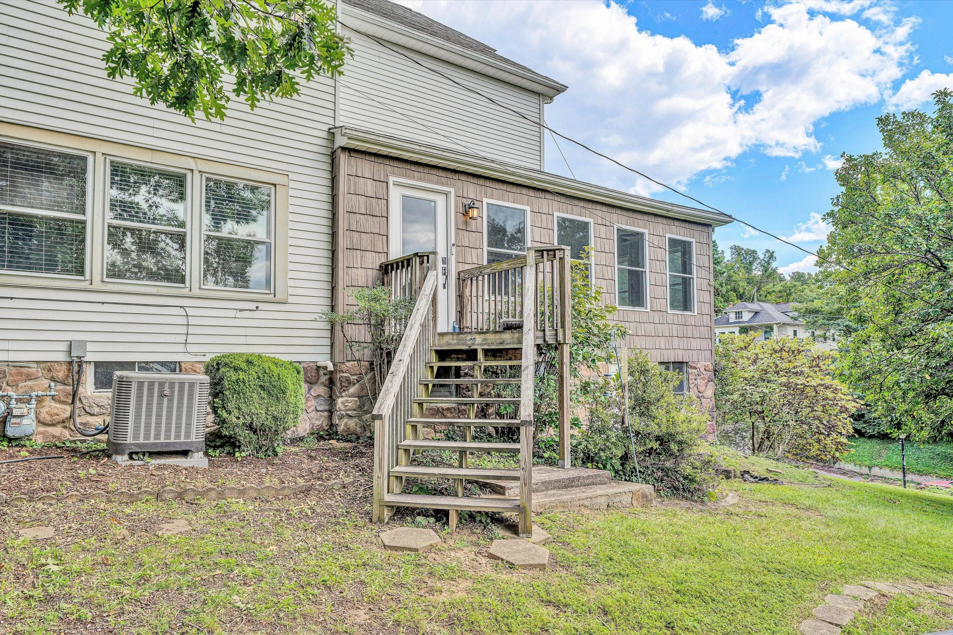 1703 Springfield AVE - Photo 4