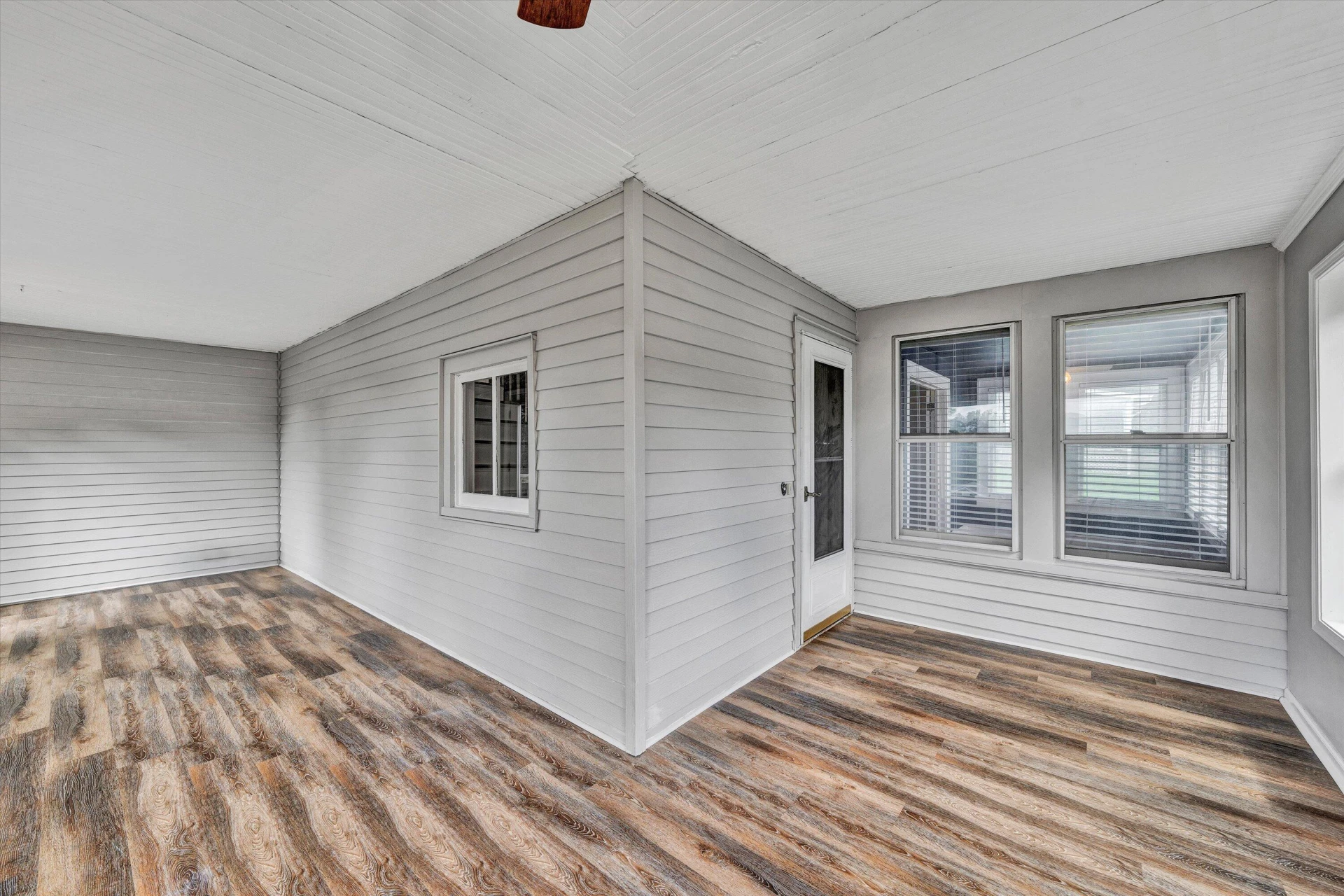 1703 Springfield AVE - Photo 6
