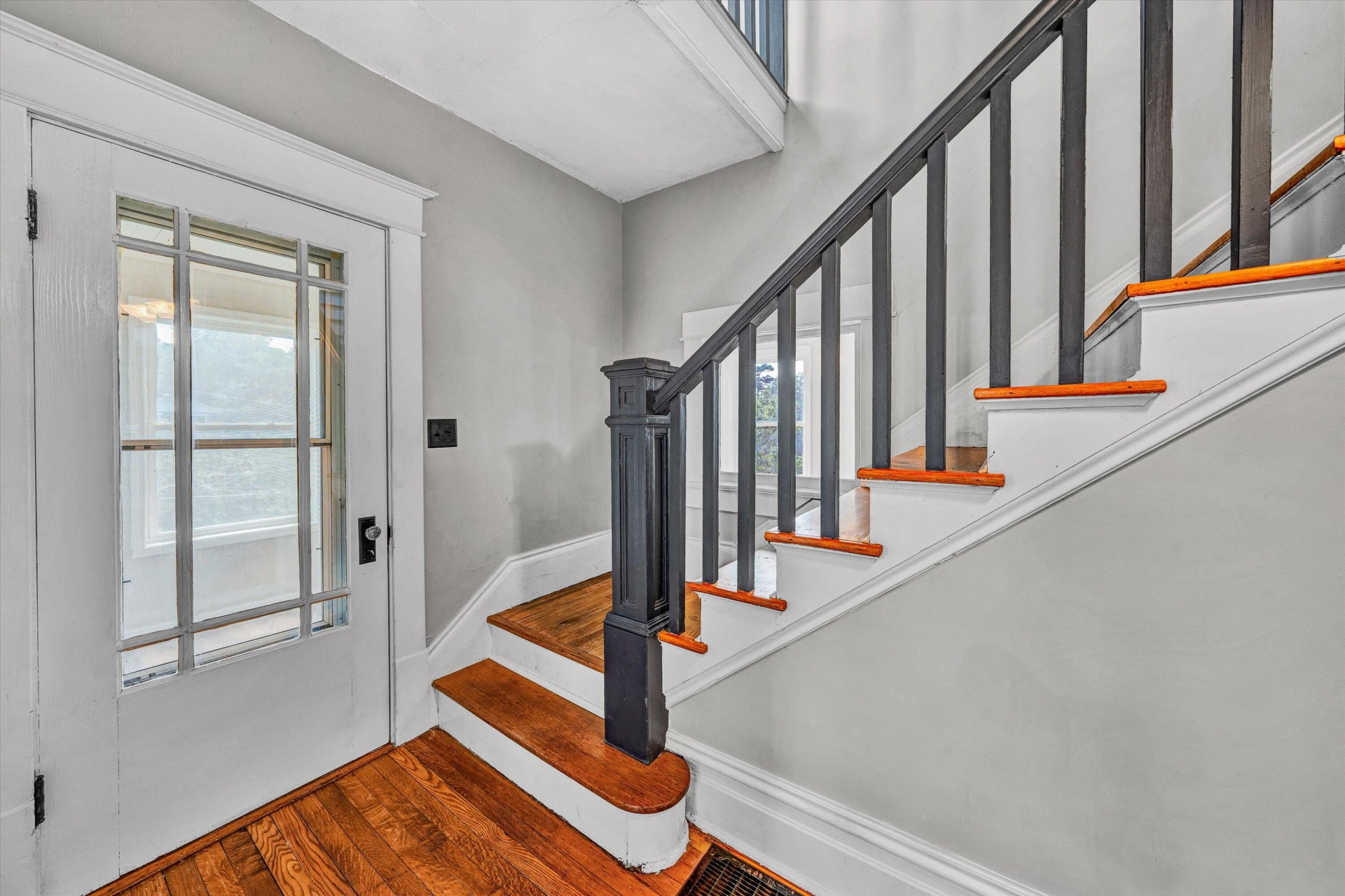 1703 Springfield AVE - Photo 8