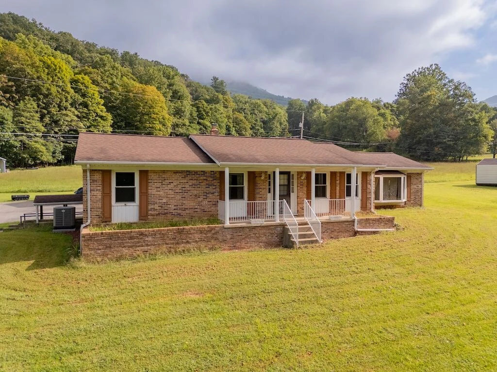 1838 Cascade DR