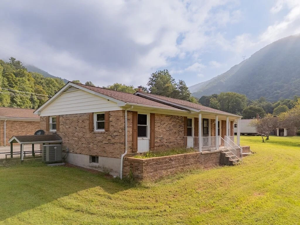 1838 Cascade DR - Photo 2