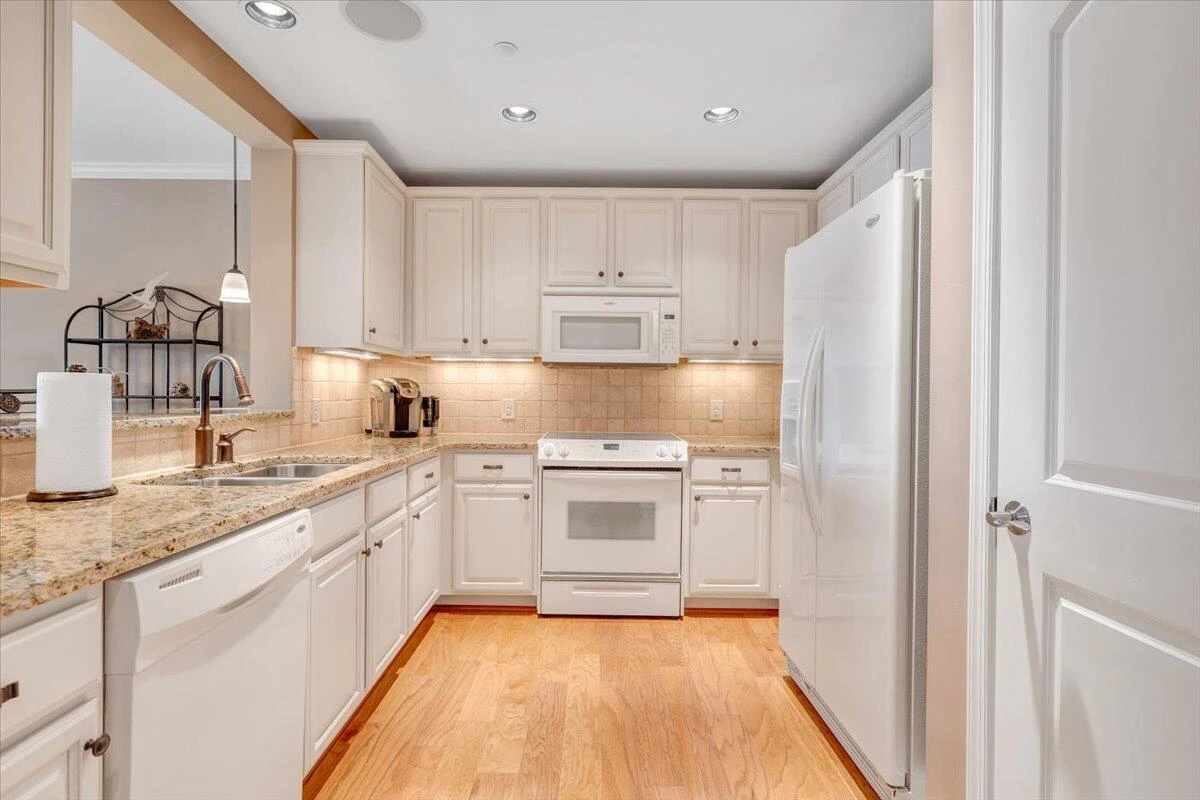 100 Bridgewater Pointe PL #302 - Photo 14