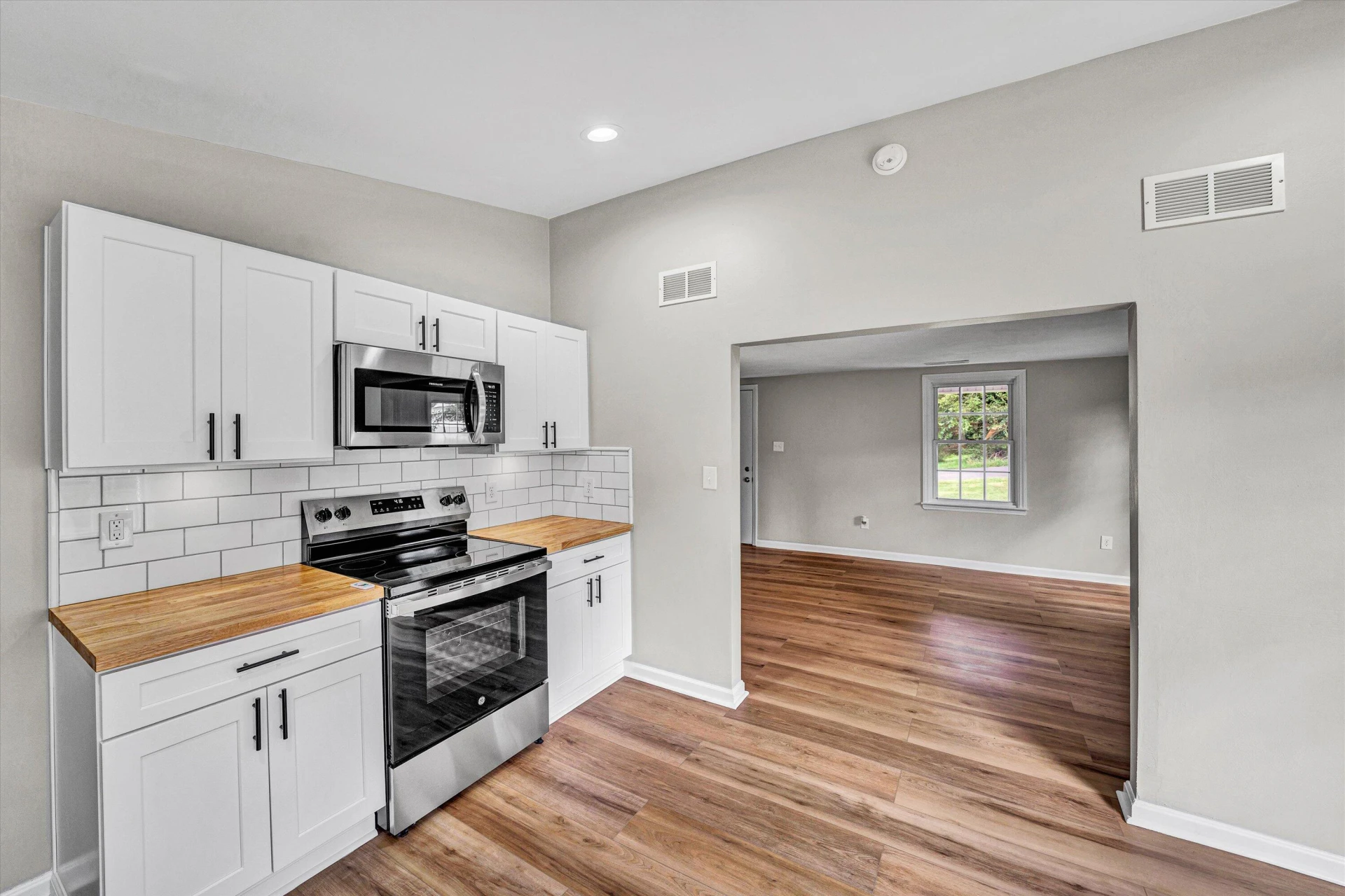 724 Peck ST NW - Photo 11