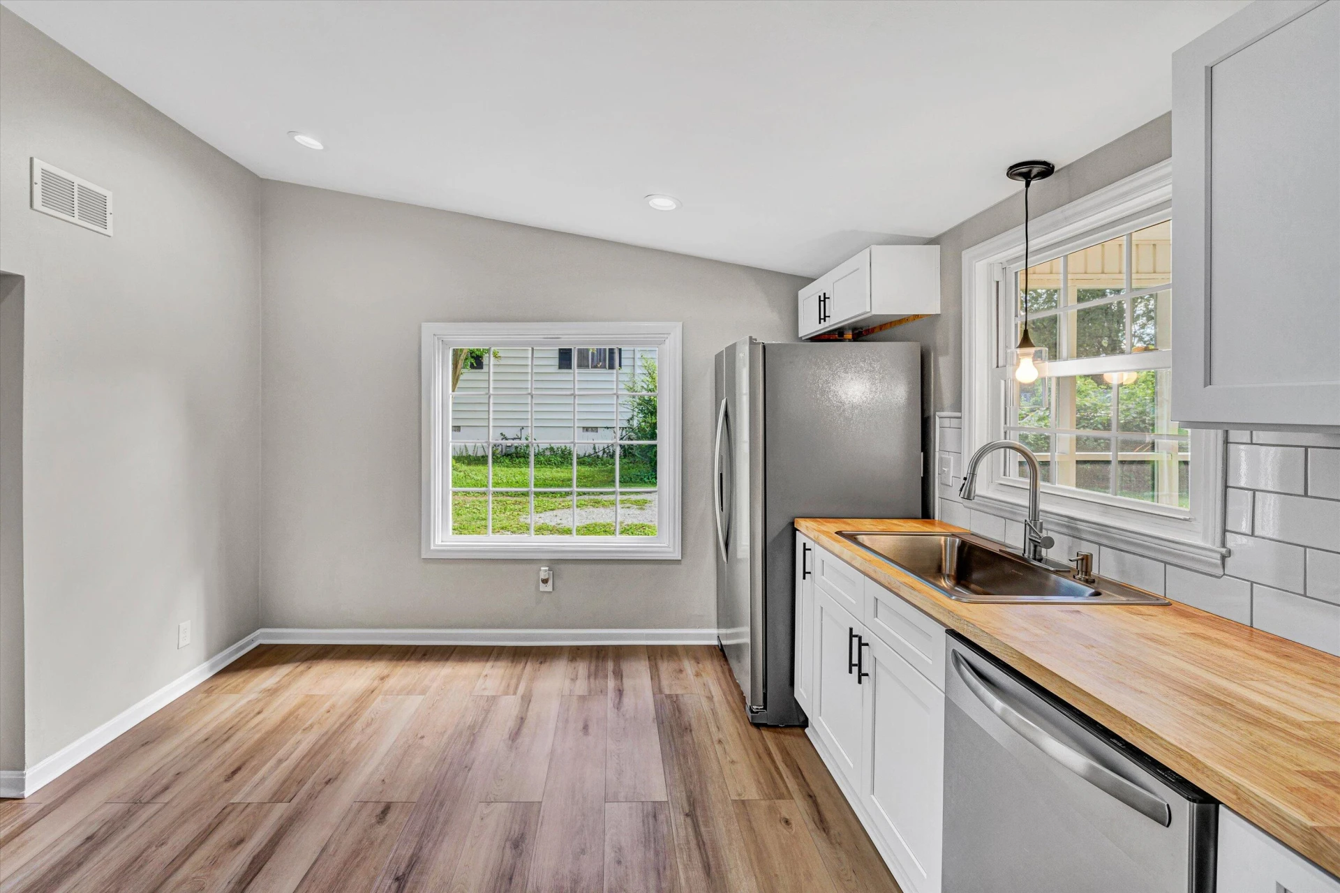 724 Peck ST NW - Photo 12