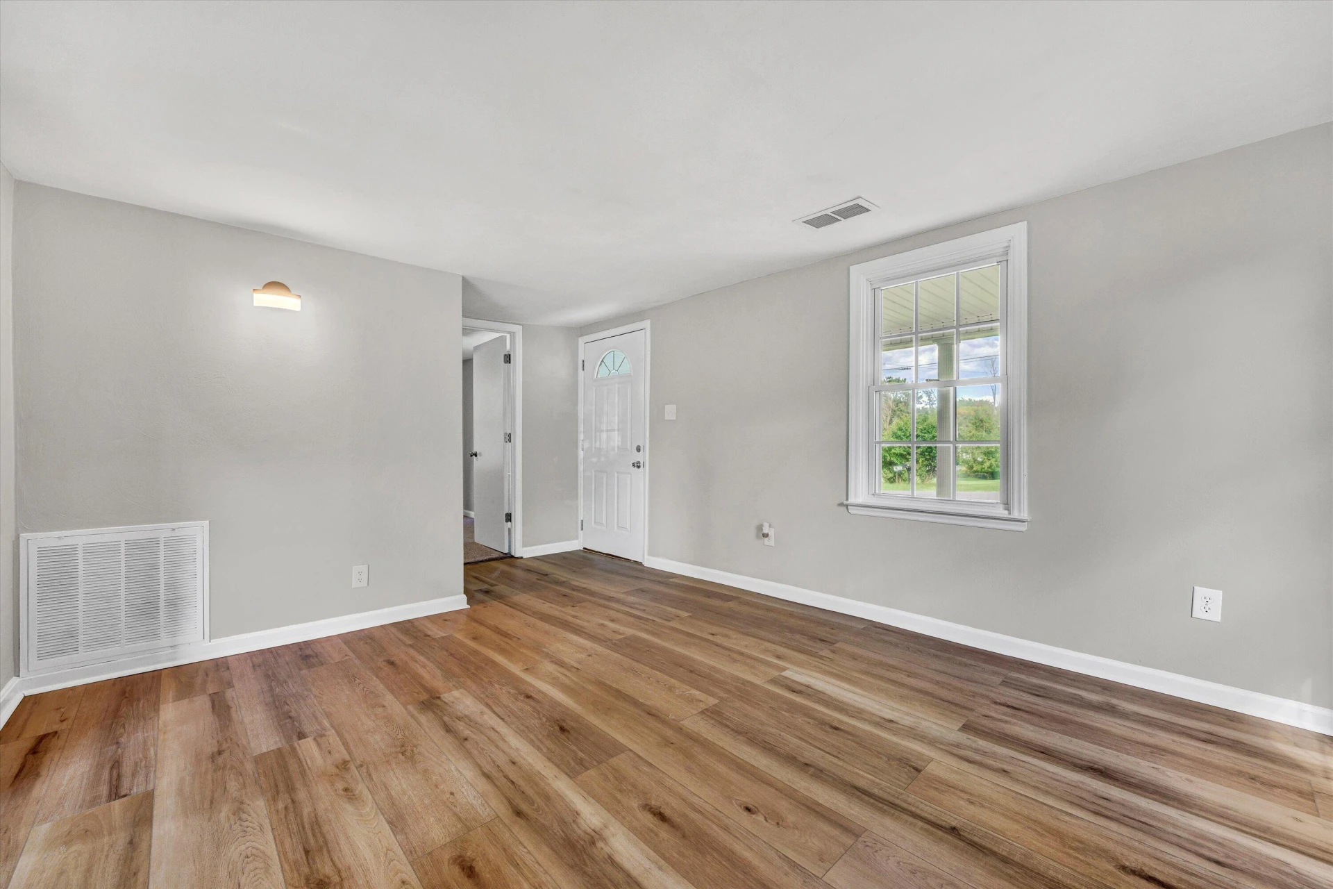 724 Peck ST NW - Photo 5