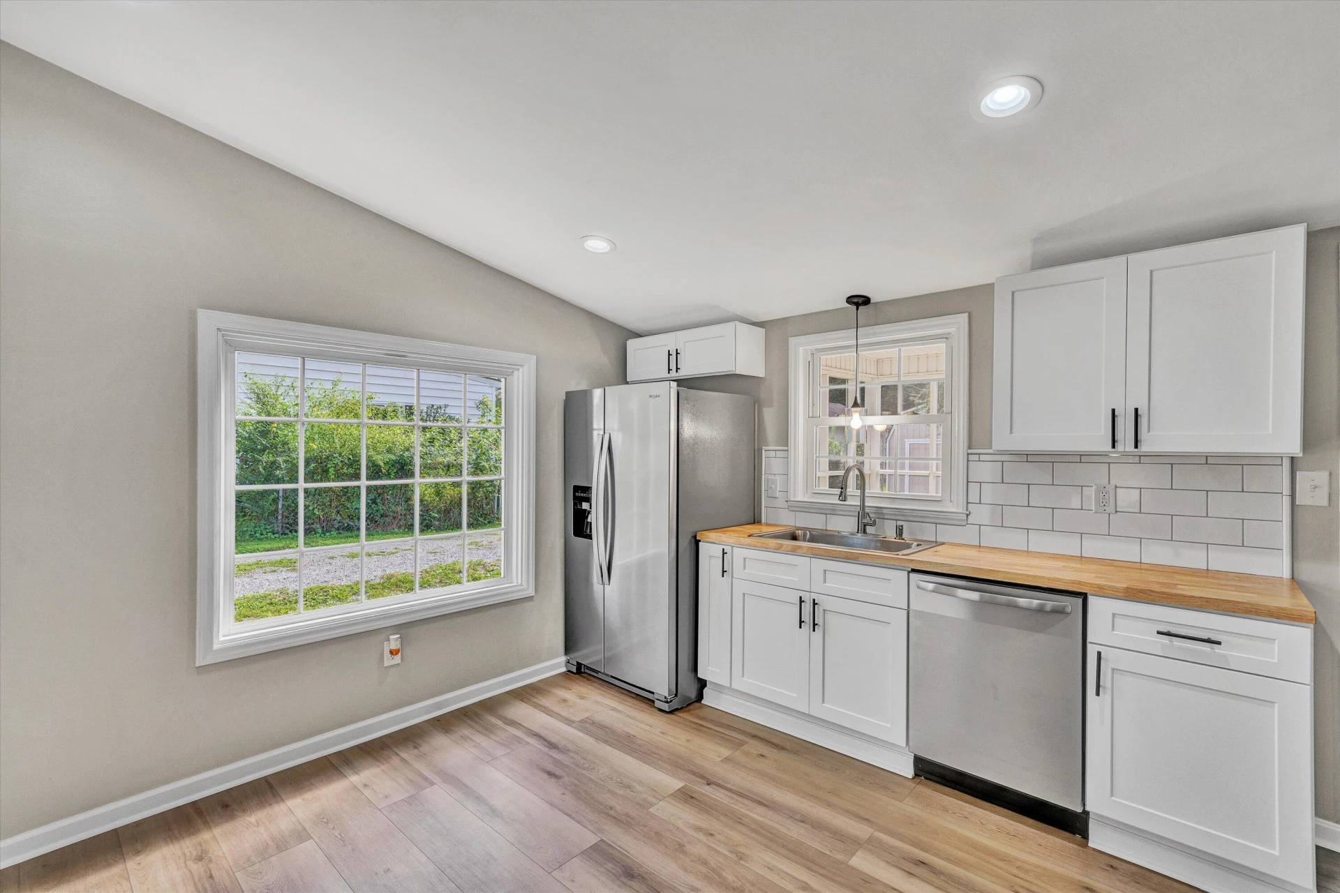 724 Peck ST NW - Photo 8