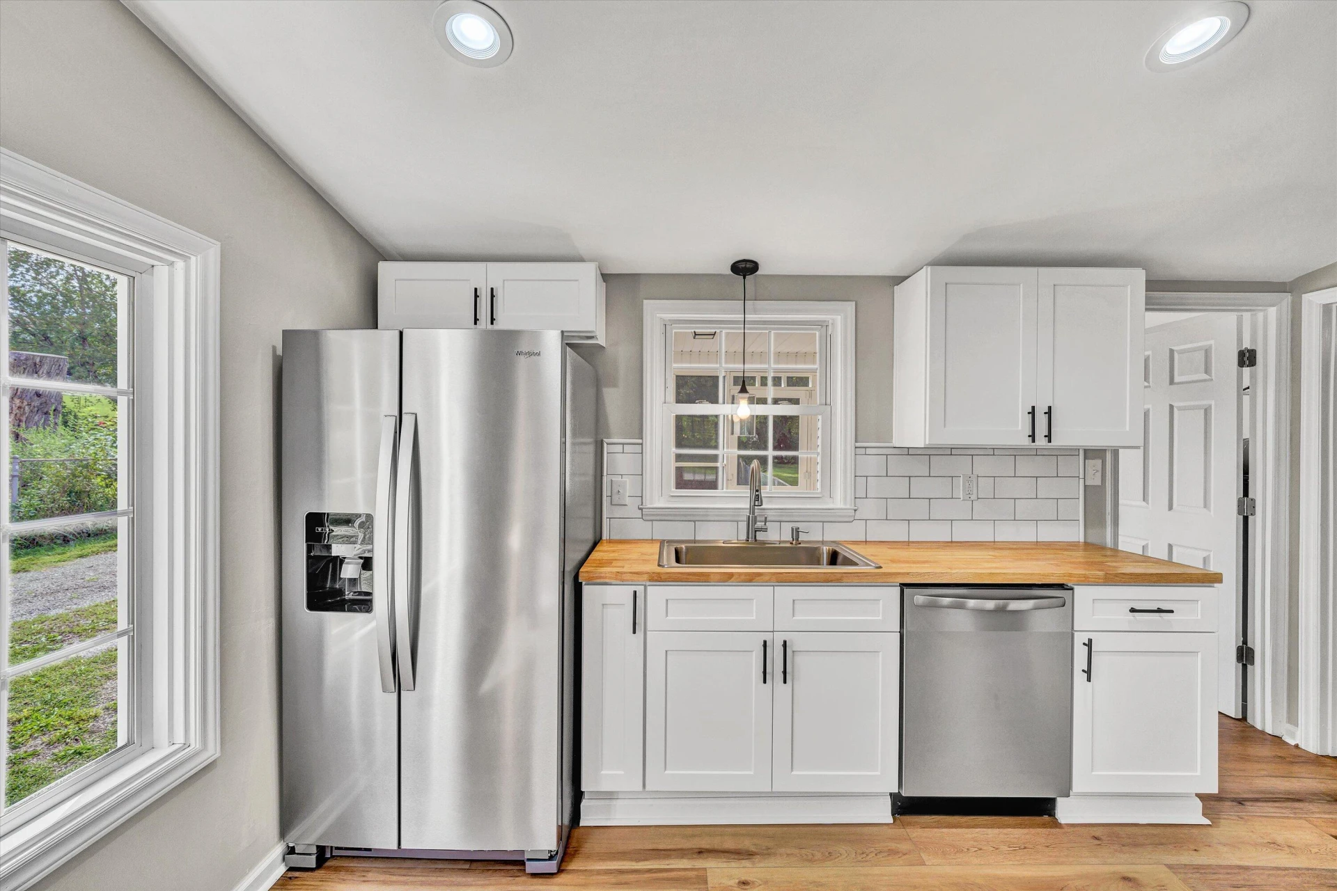 724 Peck ST NW - Photo 9