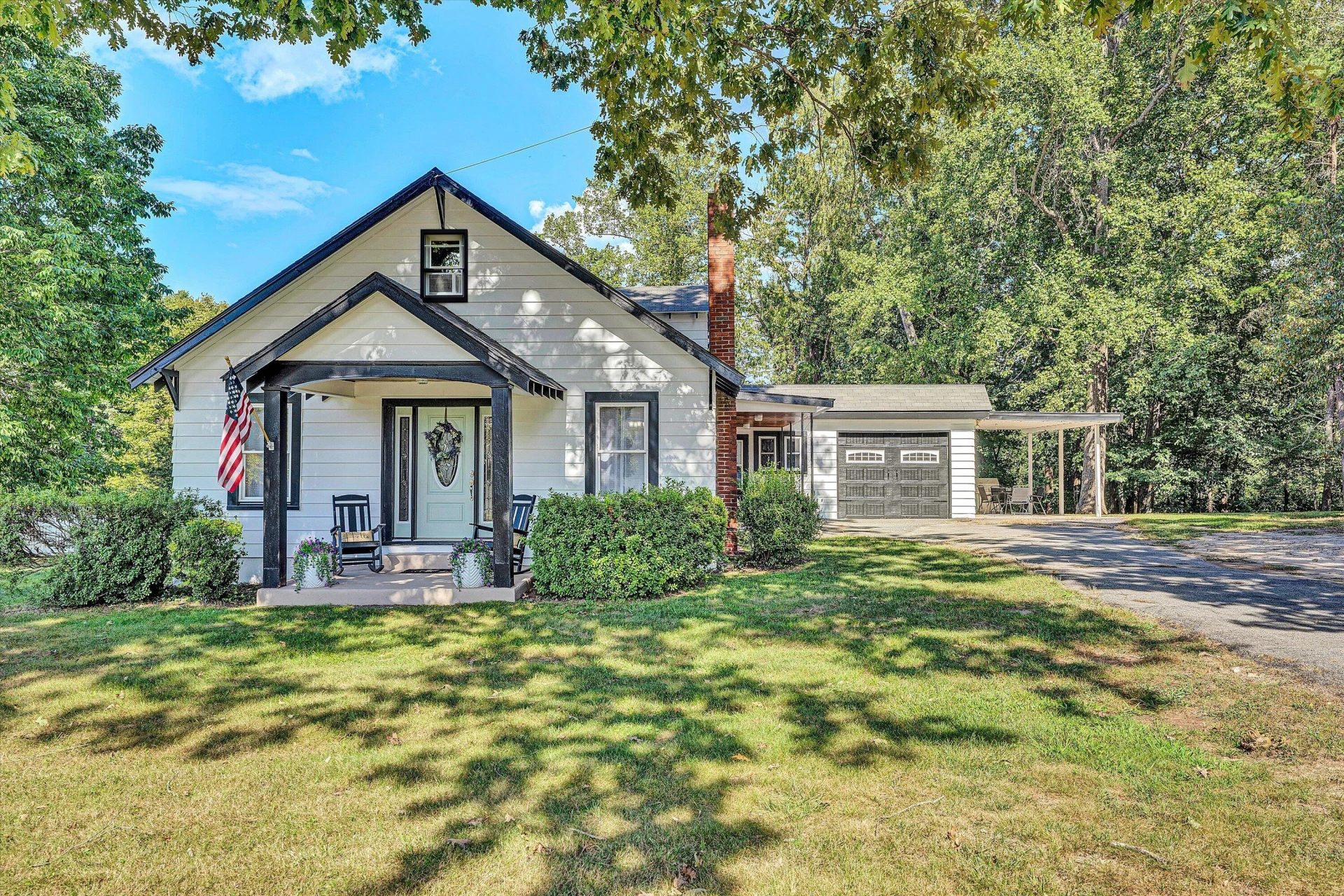 946 Ashland AVE - Photo 2