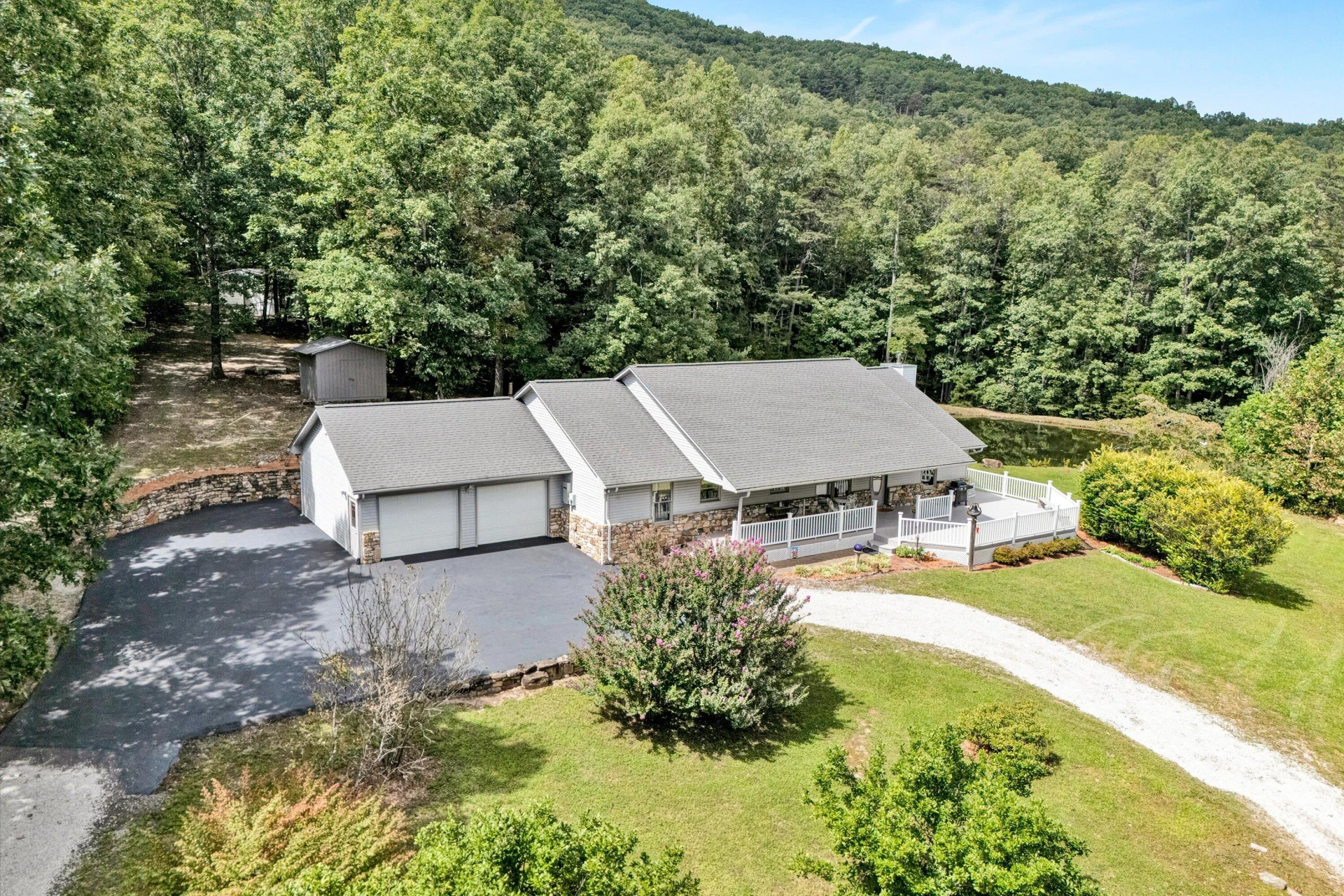 228 Artesian LN