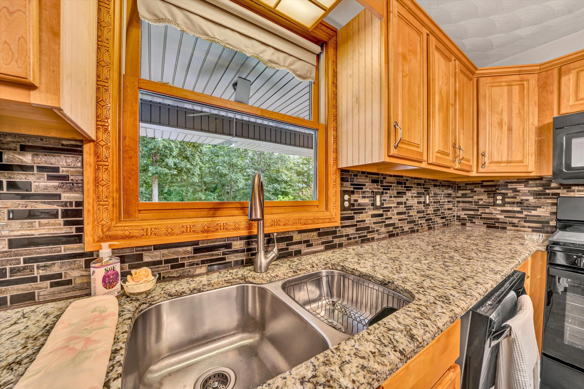 228 Artesian LN - Photo 39